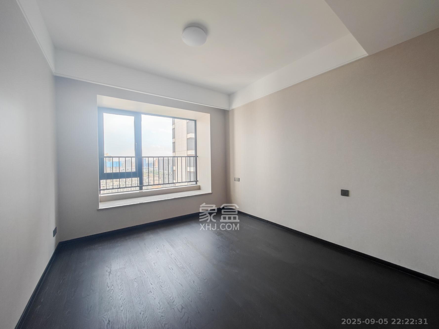 龙湖青云阙  4室2厅3卫    330.0万 龙湖青云阙  4室2厅3卫    330.0万卧室