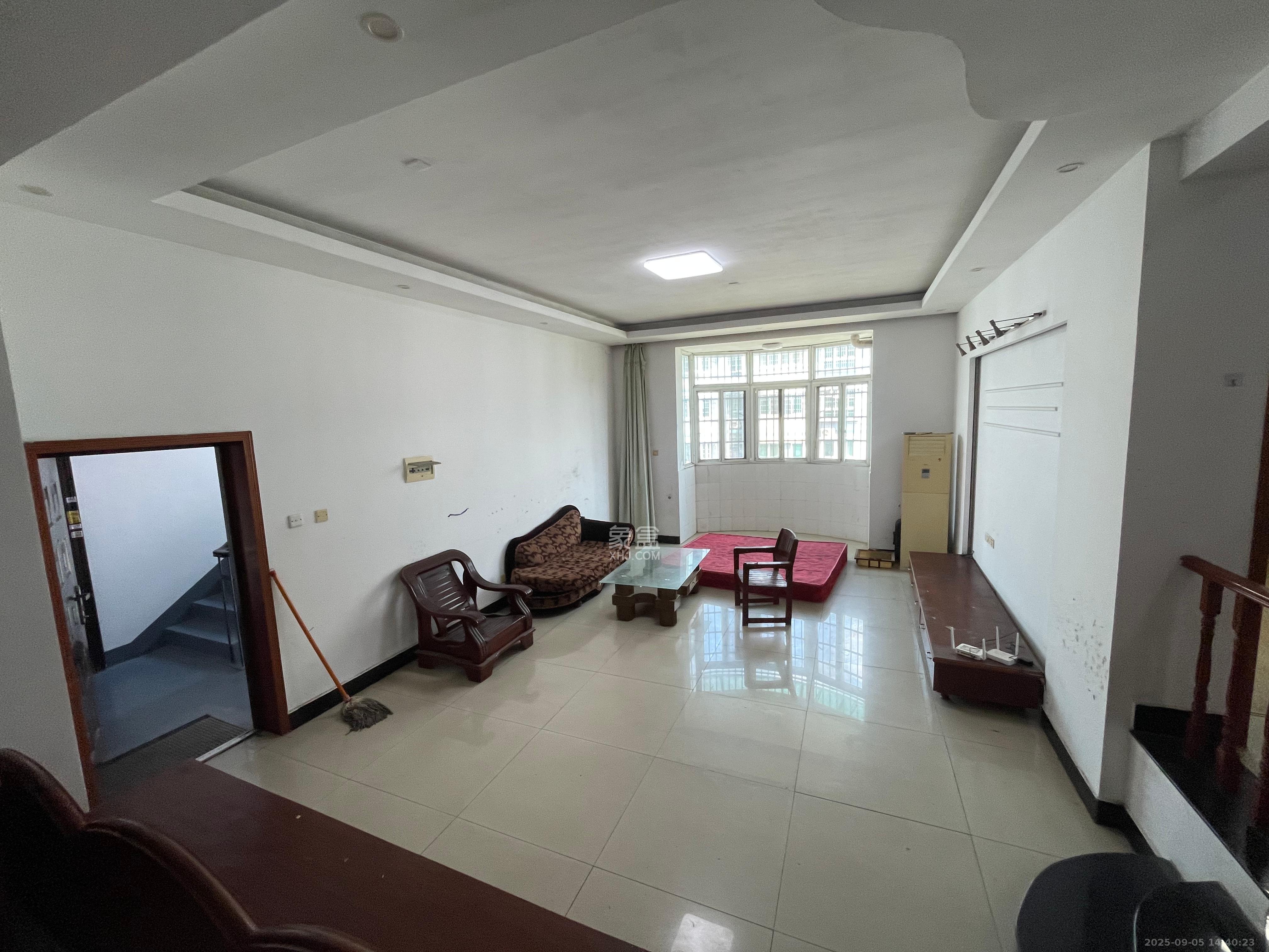 欣胜园  4室2厅2卫    2300.0元/月 欣胜园  4室2厅2卫    2300.0元/月