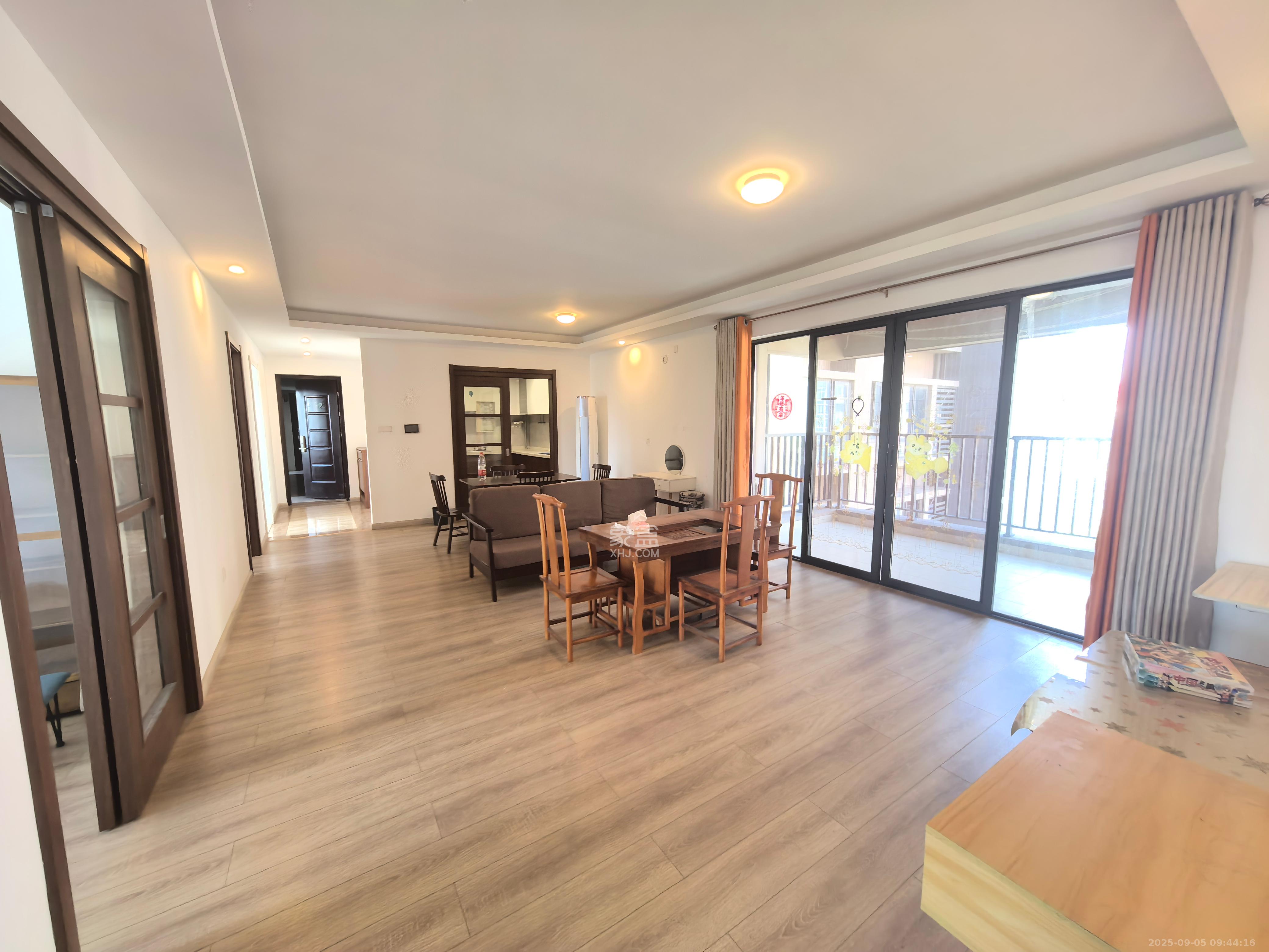 汇金城/嘉华城（二期、三期）  4室2厅2卫    3200.0元/月室内图