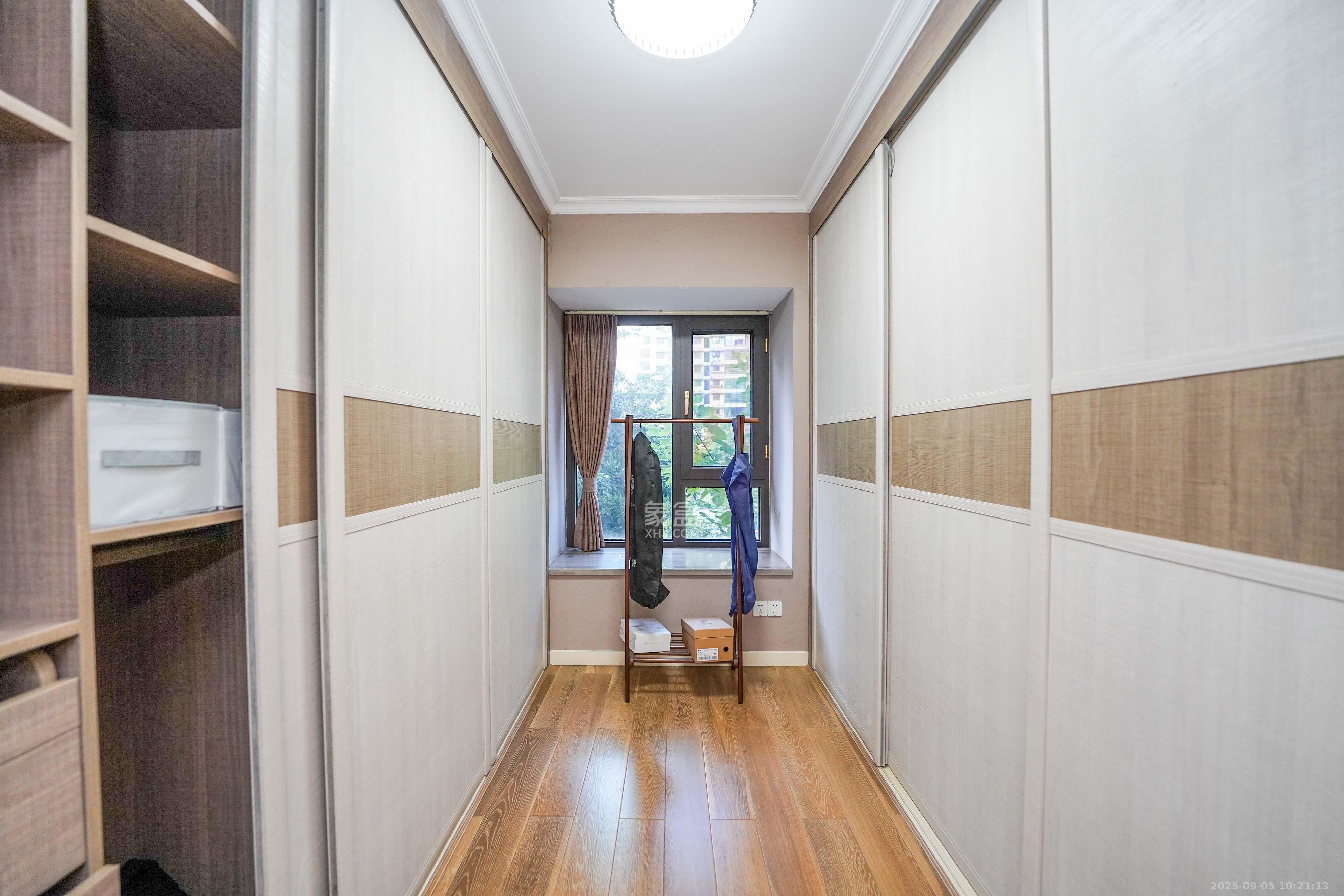 嘉华城(一期)  5室2厅2卫    220.0万 嘉华城(一期)  5室2厅2卫    220.0万卧室