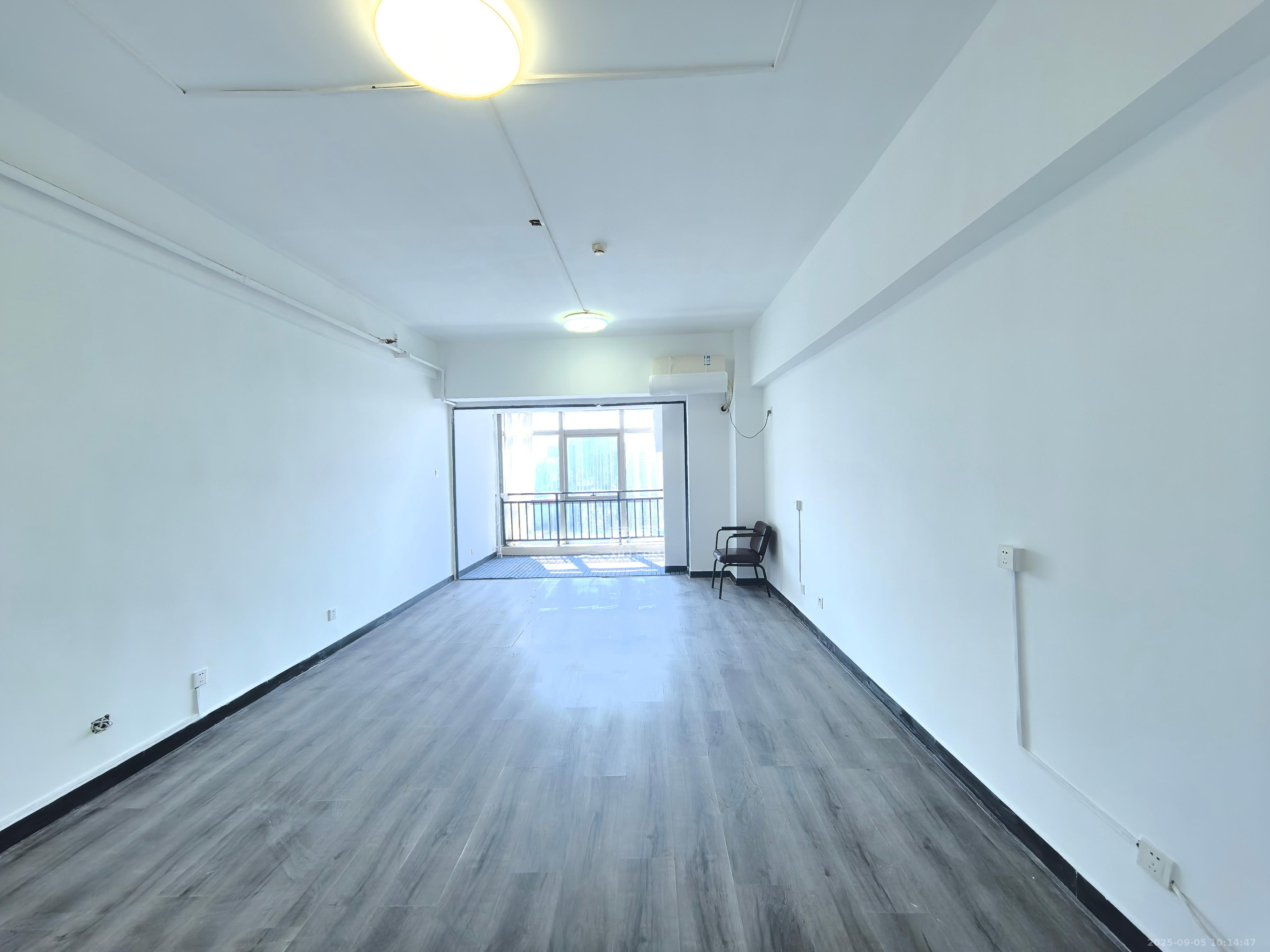 奥克斯广场  1室1厅1卫    1600.0元/月 奥克斯广场  1室1厅1卫    1600.0元/月