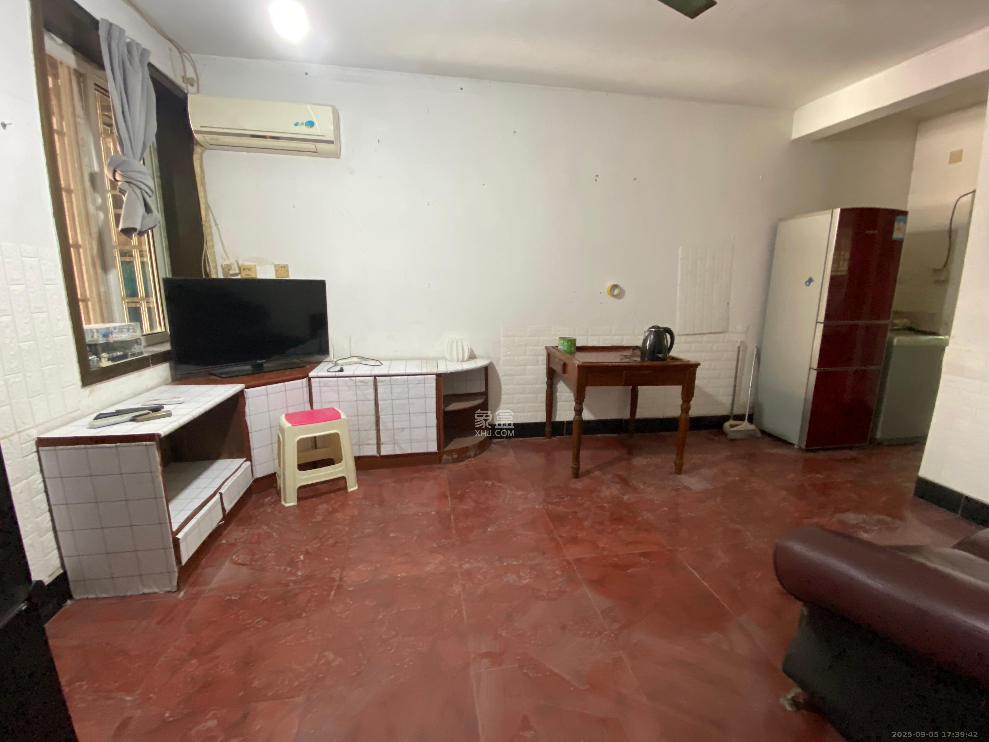 长坡社区  1室1厅1卫    1000.0元/月 长坡社区  1室1厅1卫    1000.0元/月室内图