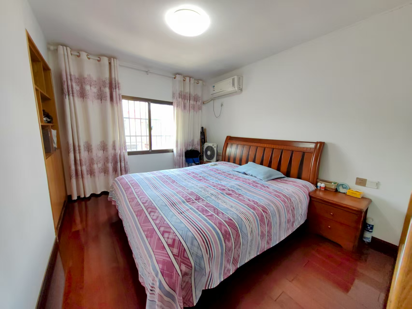 资江新城 8室4厅4卫 56.8万 资江新城 8室4厅4卫 56.8万客厅