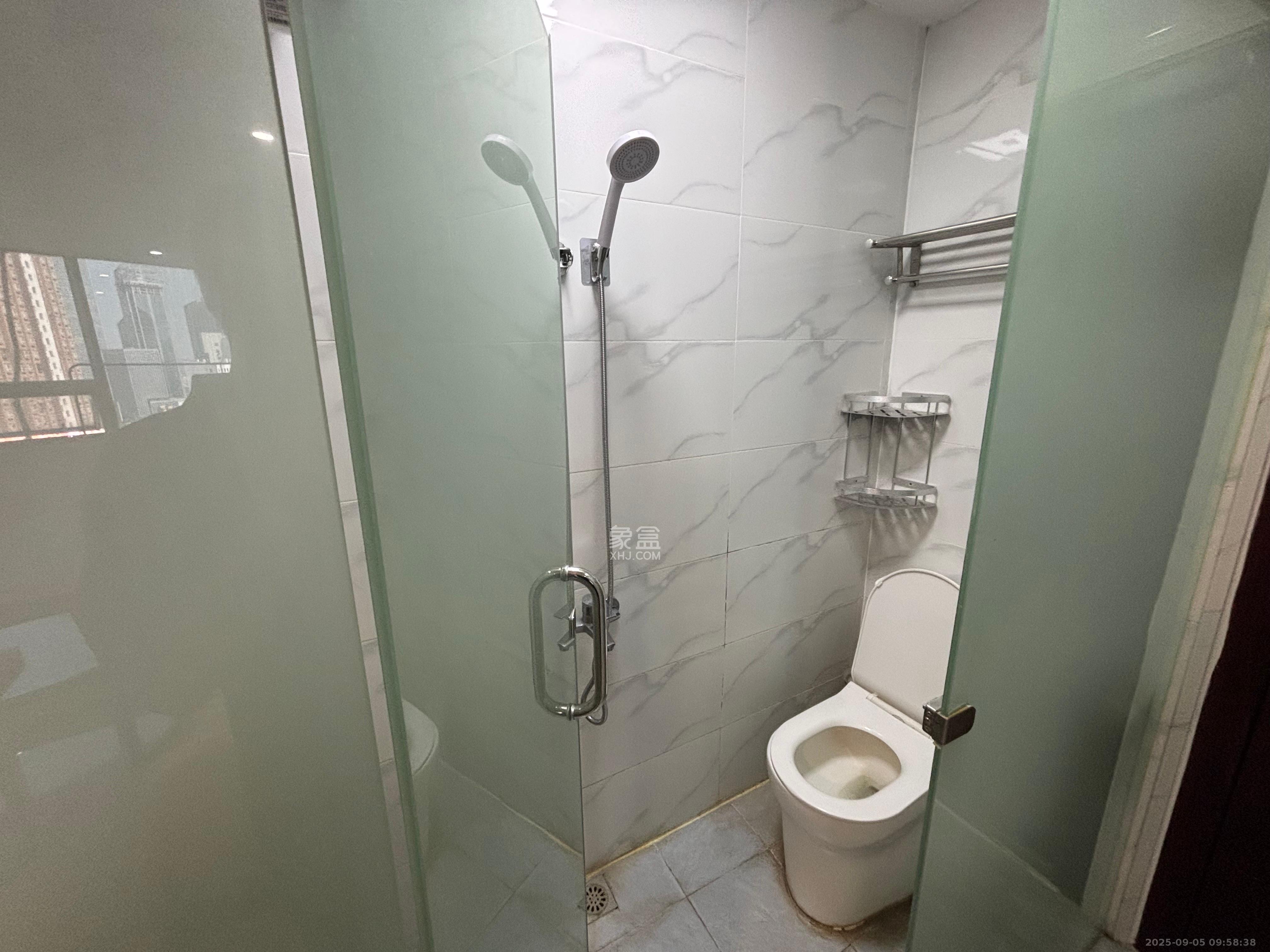 佳程C+公寓  1室1厅1卫    1700.0元/月室内图