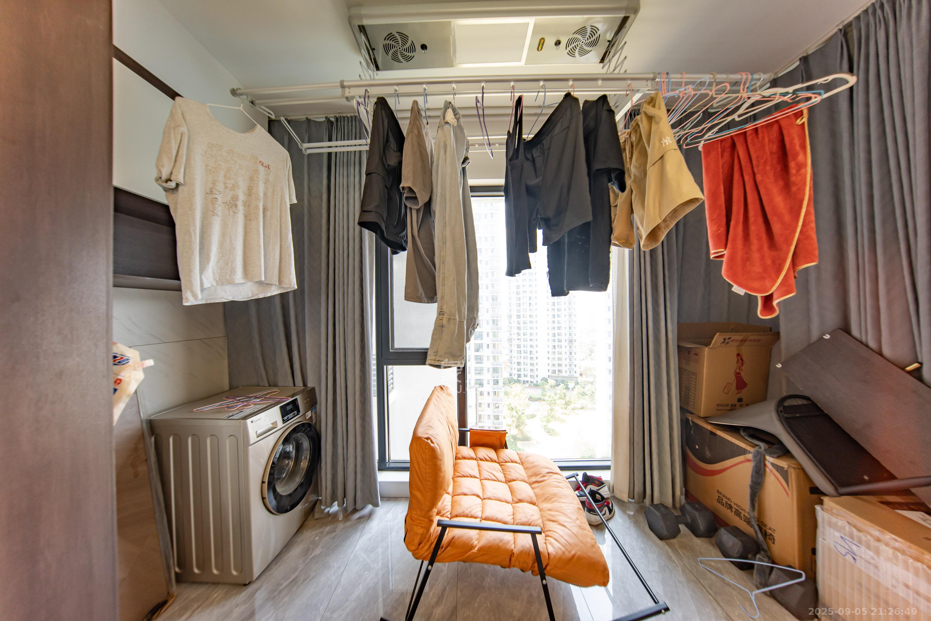 蔷薇国际 5室2厅2卫 107.0万 蔷薇国际 5室2厅2卫 107.0万阳台