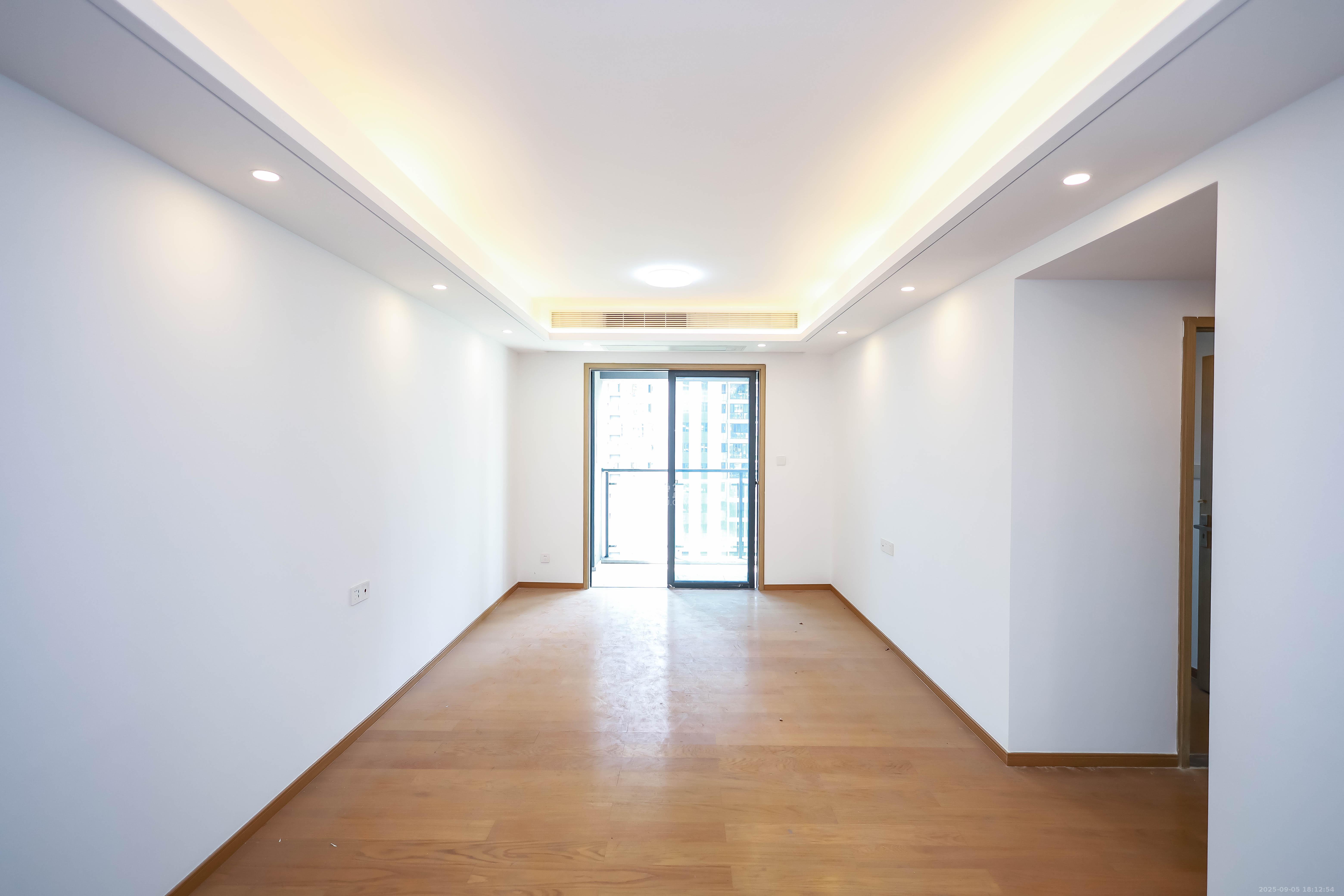 清控湖山雅居南区  3室2厅2卫    88.0万 清控湖山雅居南区  3室2厅2卫    88.0万客厅