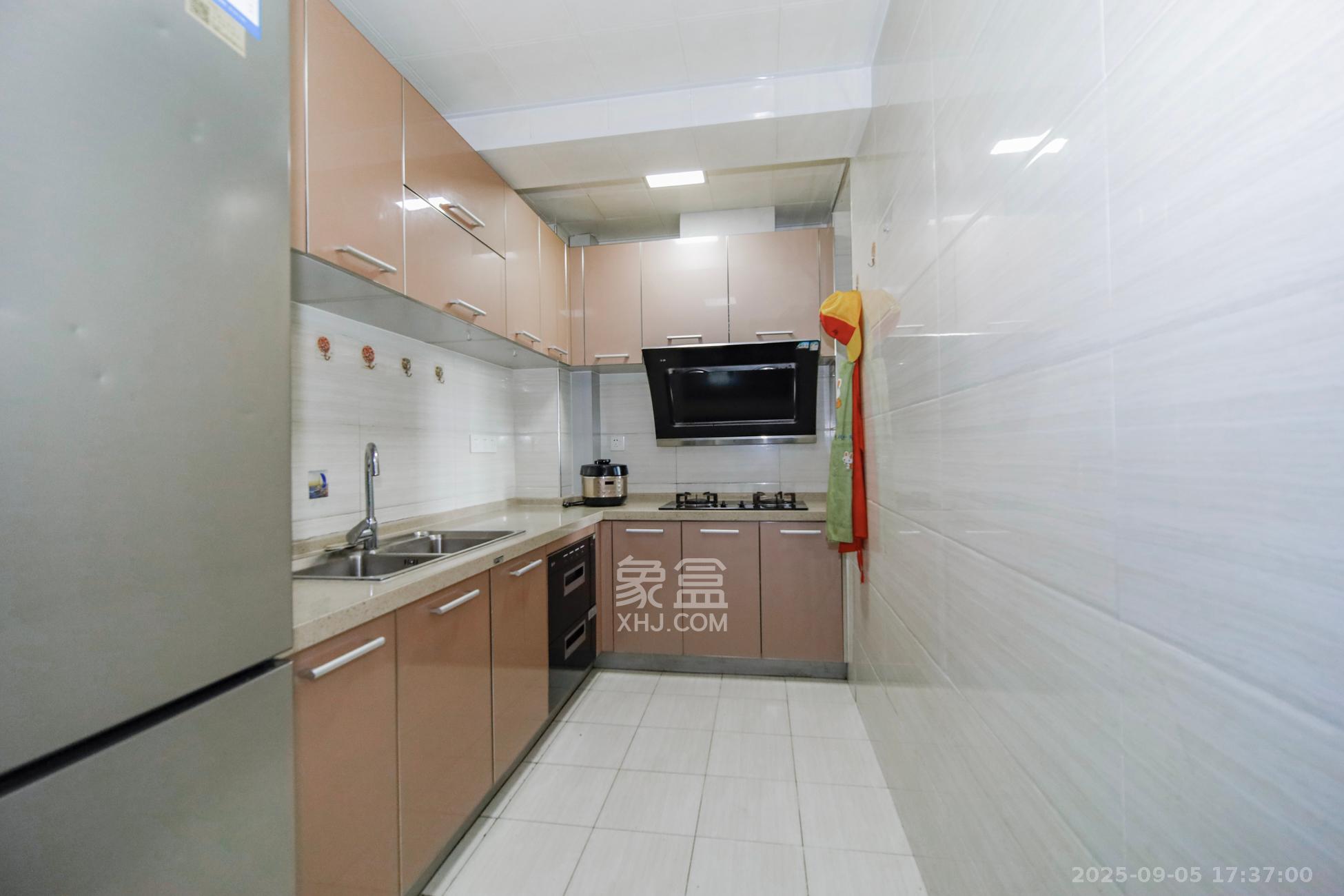 山水庭院  3室2厅1卫    68.0万厨房