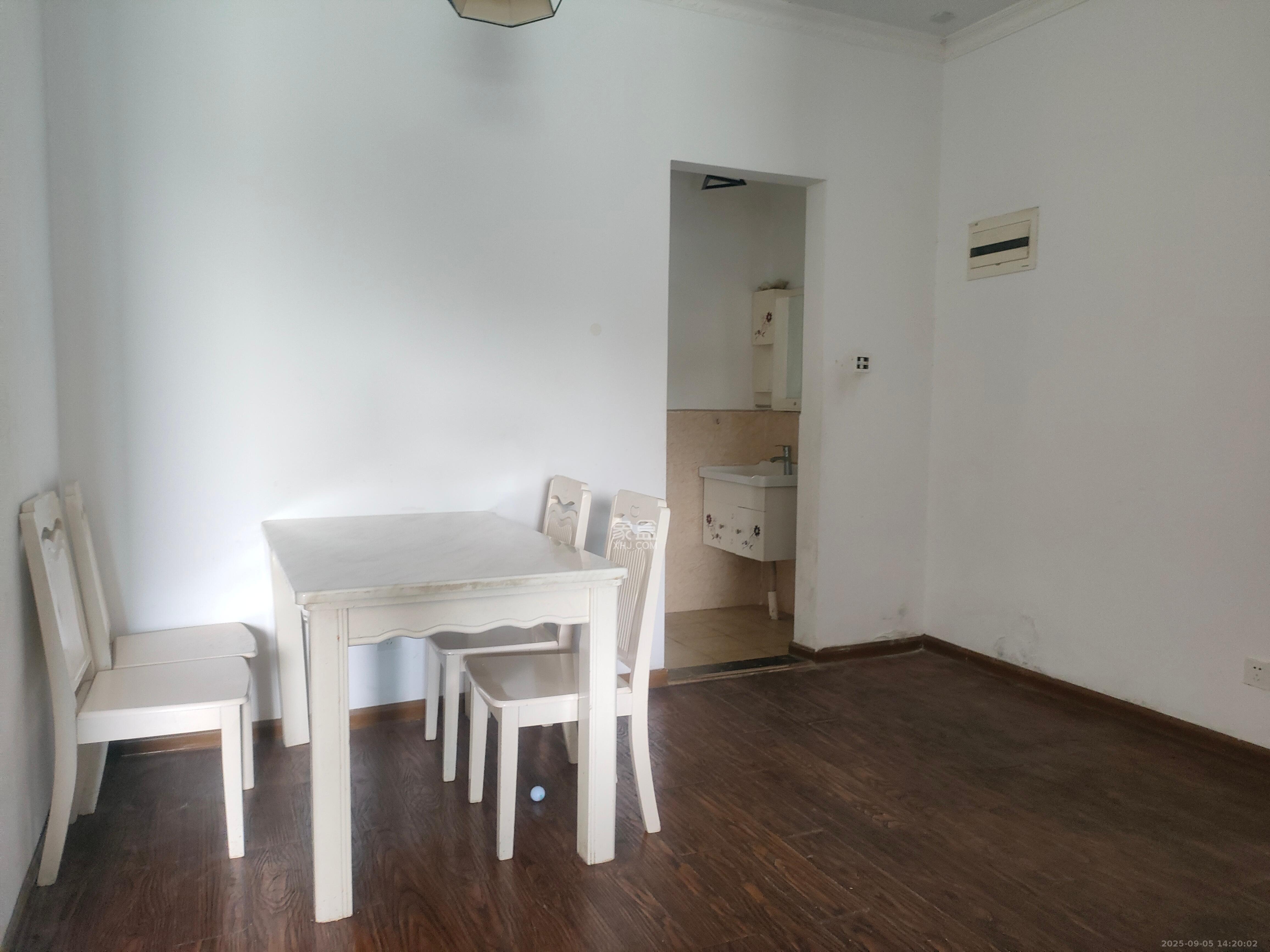 八方小区B区  3室2厅2卫    4000.0元/月室内图