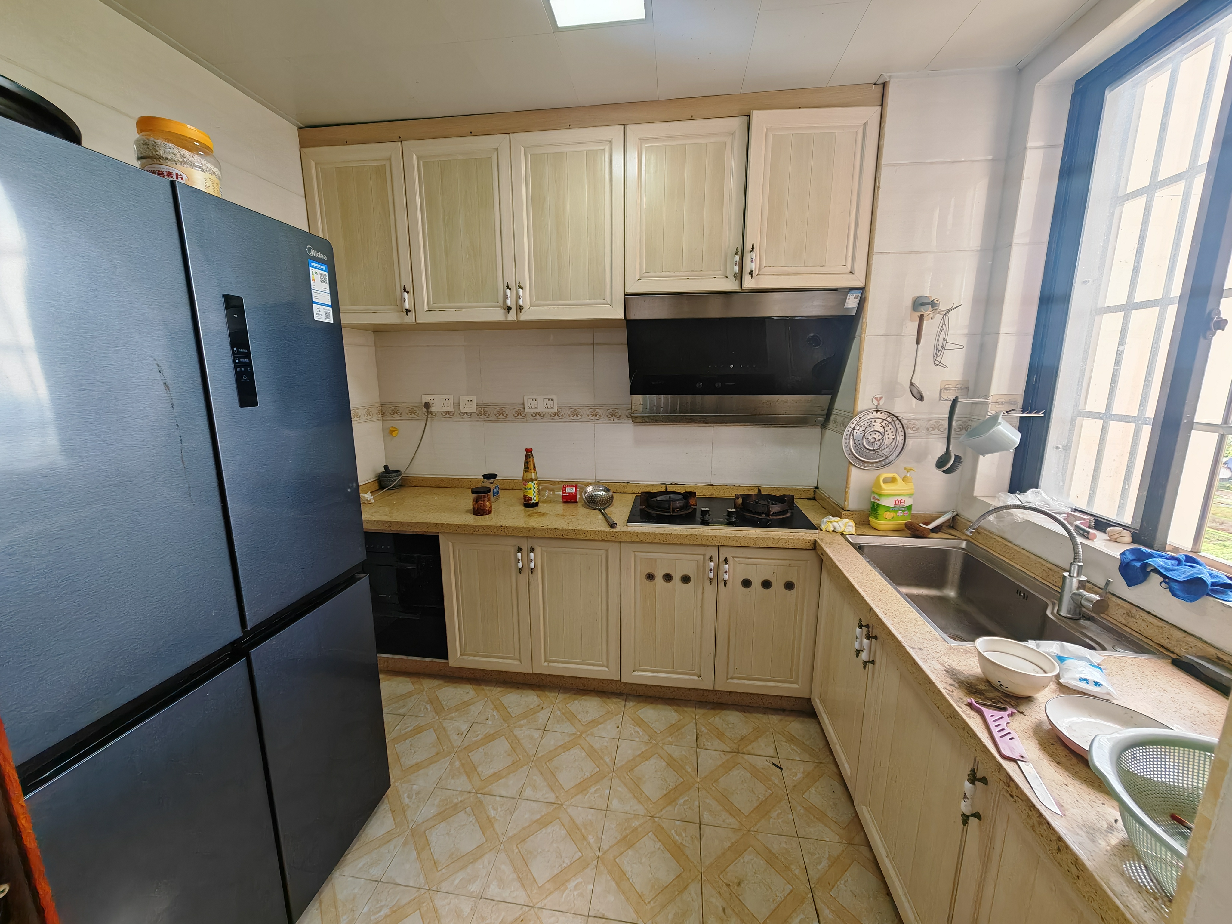 香江豪庭 3室2厅2卫 2500.0元/月 香江豪庭 3室2厅2卫 2500.0元/月室内图