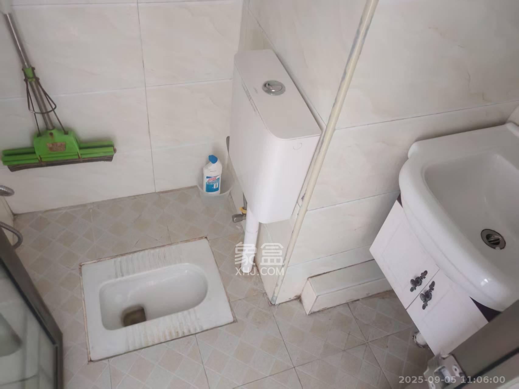 中建芙蓉工社 1室1厅1卫 1200.0元/月 中建芙蓉工社 1室1厅1卫 1200.0元/月室内图