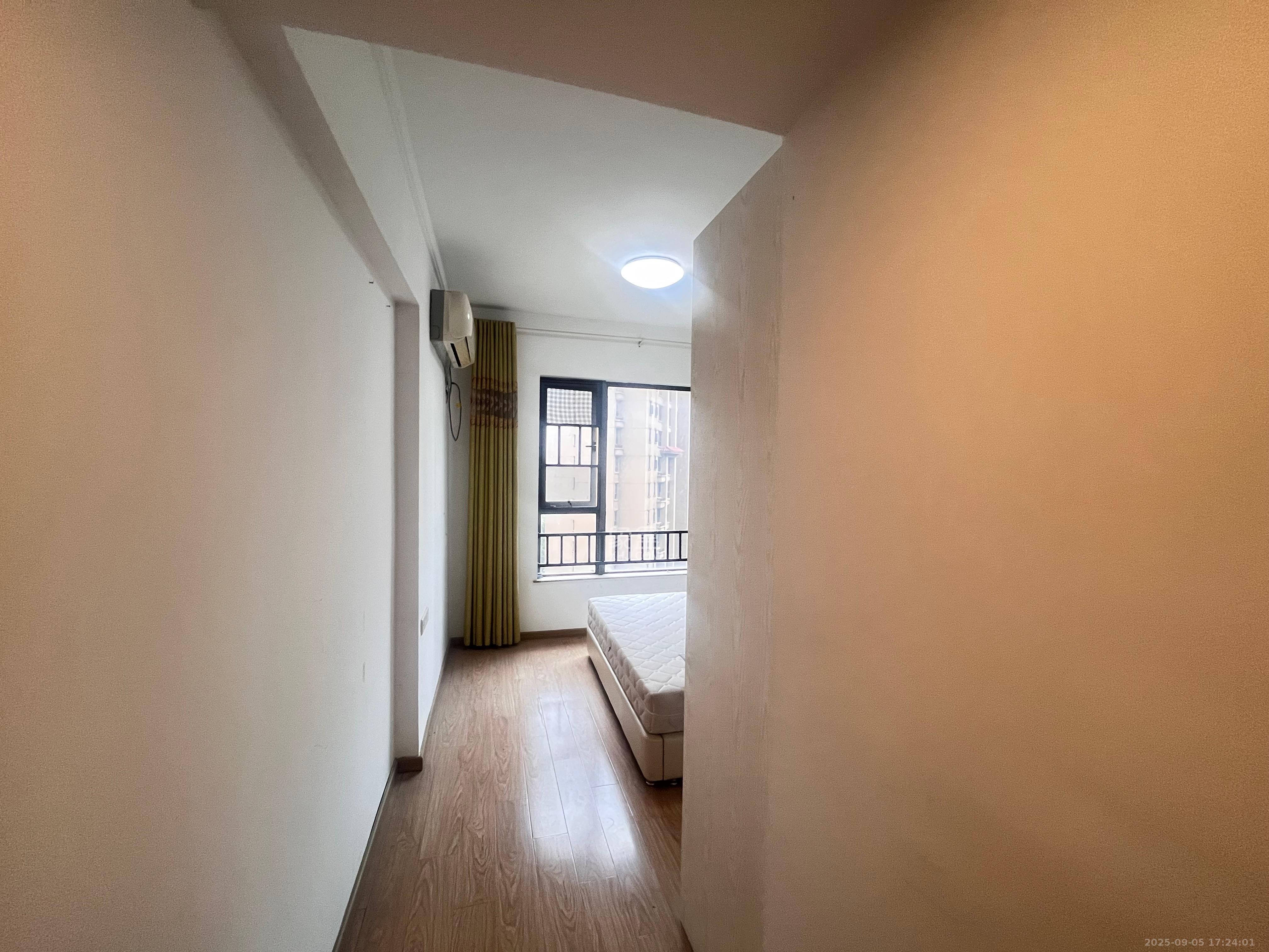 珠江郦城薰衣道  3室2厅1卫    2100.0元/月室内图