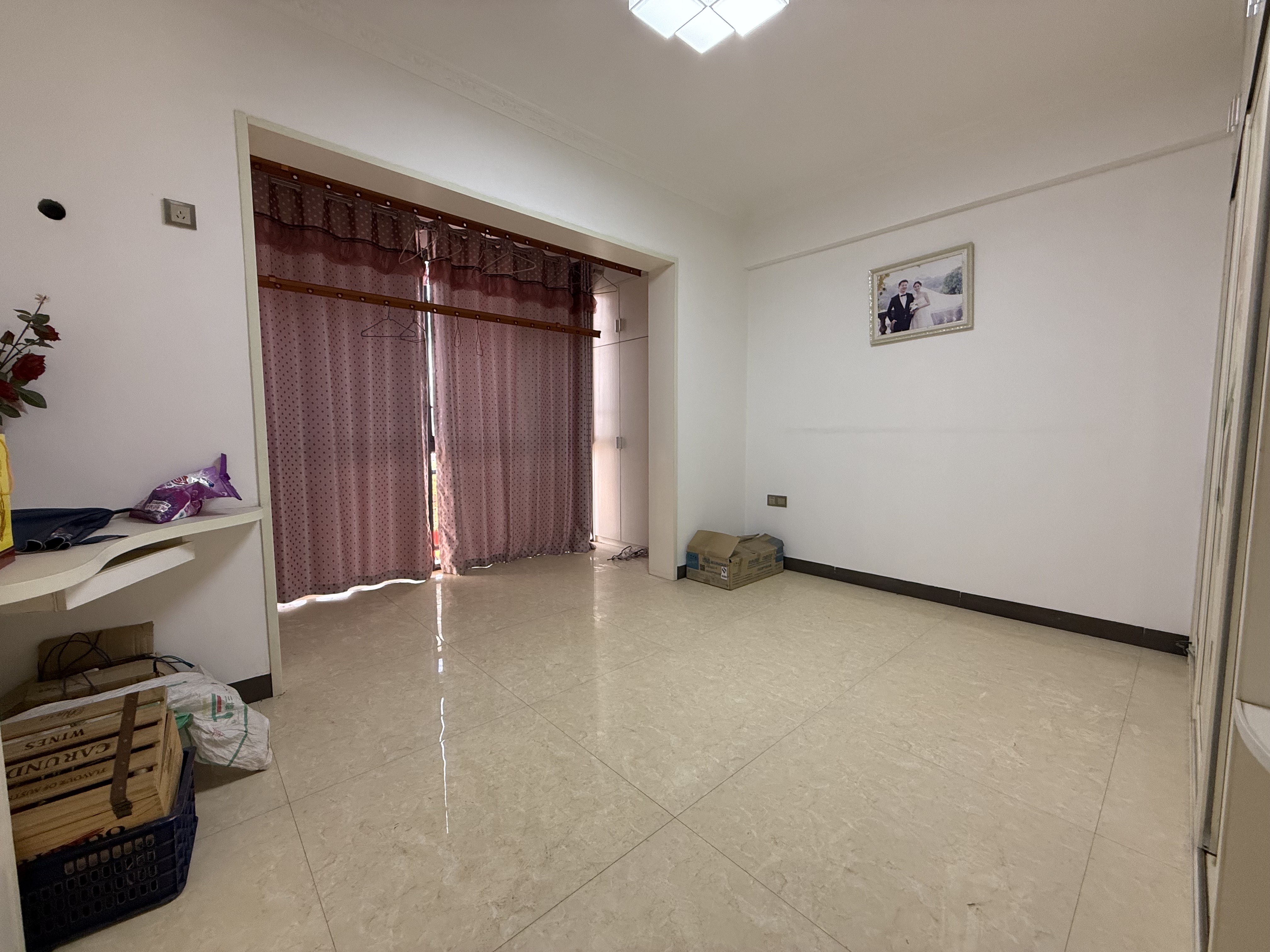 盛世东方 3室2厅2卫 93.8万 盛世东方 3室2厅2卫 93.8万客厅