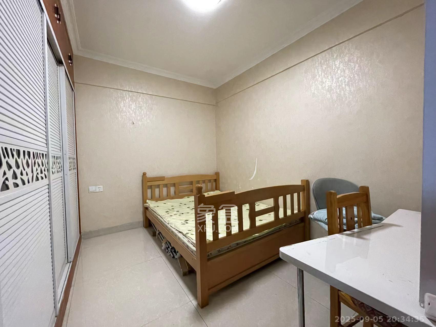 华城广场  2室2厅1卫    2200.0元/月室内图