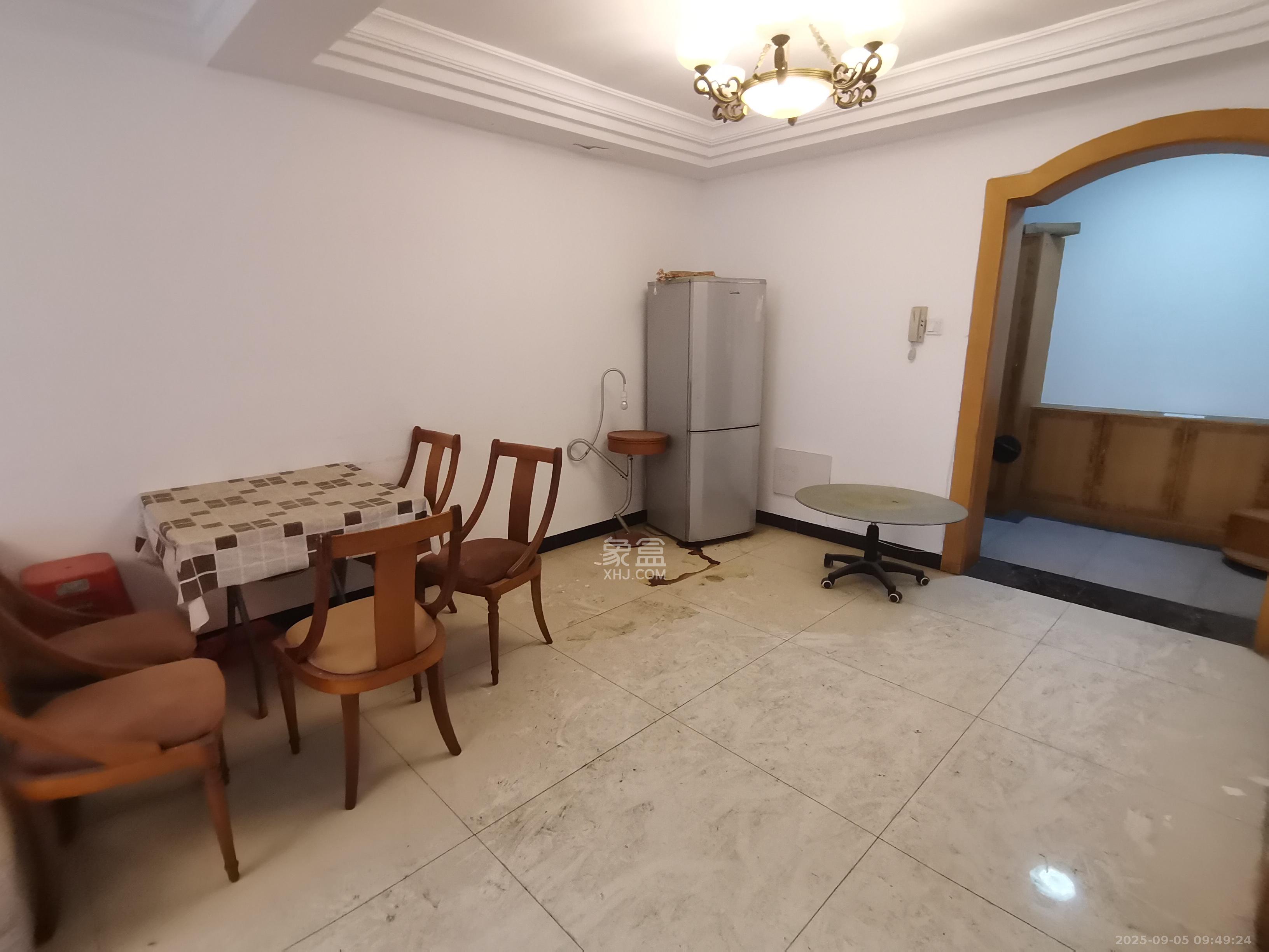 鸿园小区 3室2厅1卫 2200.0元/月 鸿园小区 3室2厅1卫 2200.0元/月室内图