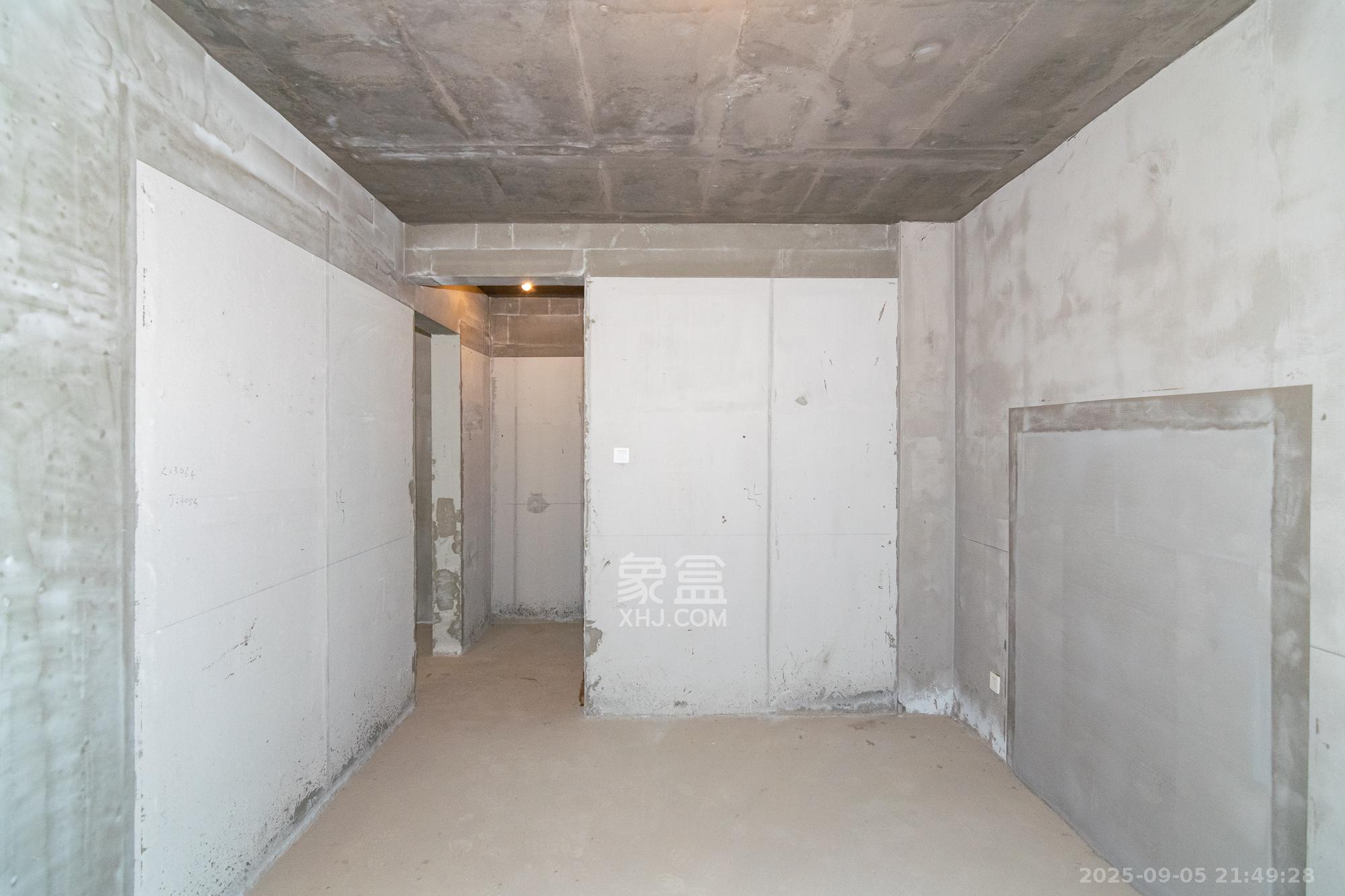 澳海澜庭  3室2厅2卫    58.0万卧室