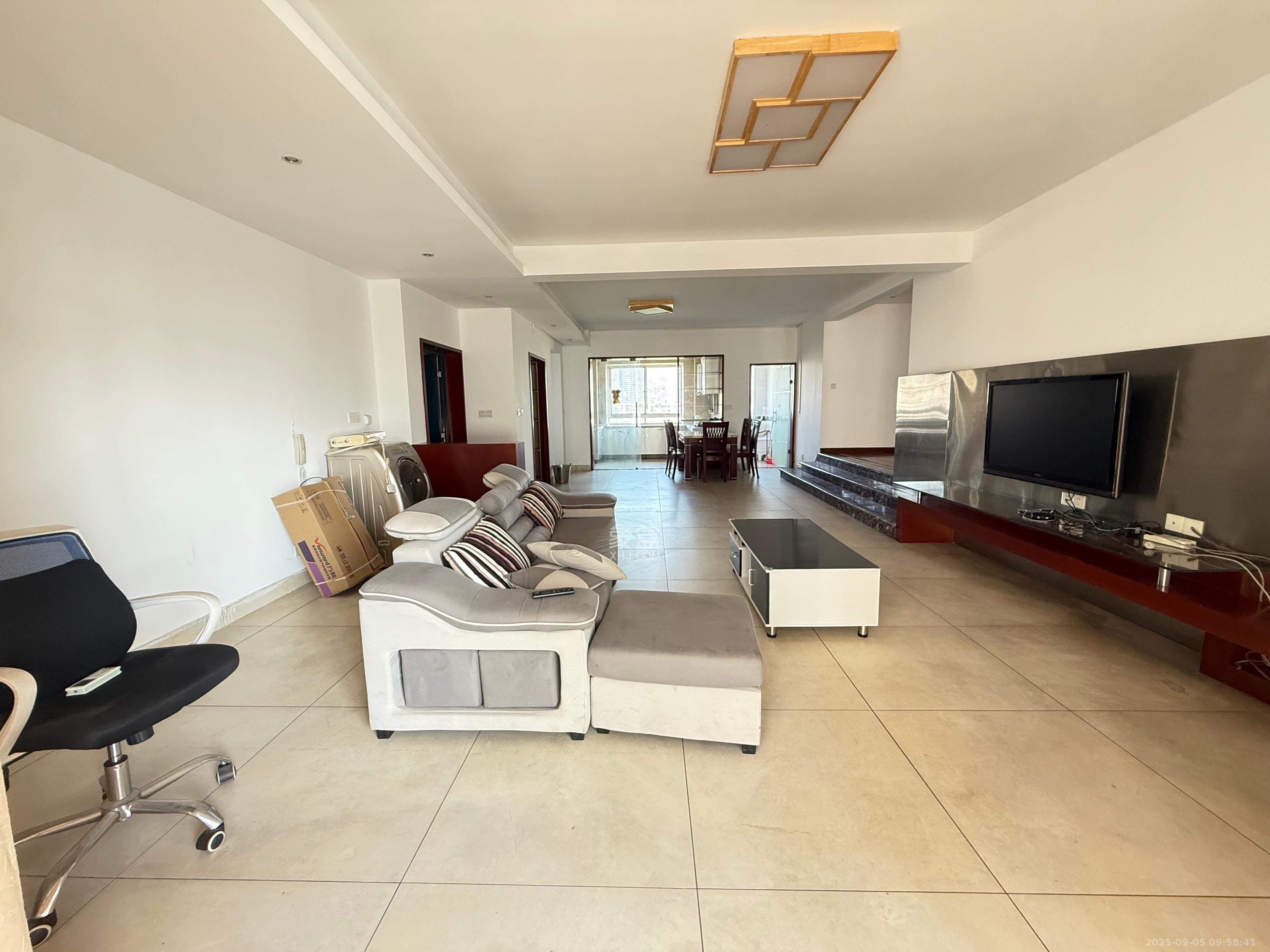 湘林家园(湘林小区电梯房) 4室2厅1卫 3500.0元/月 湘林家园(湘林小区电梯房) 4室2厅1卫 3500.0元/月室内图