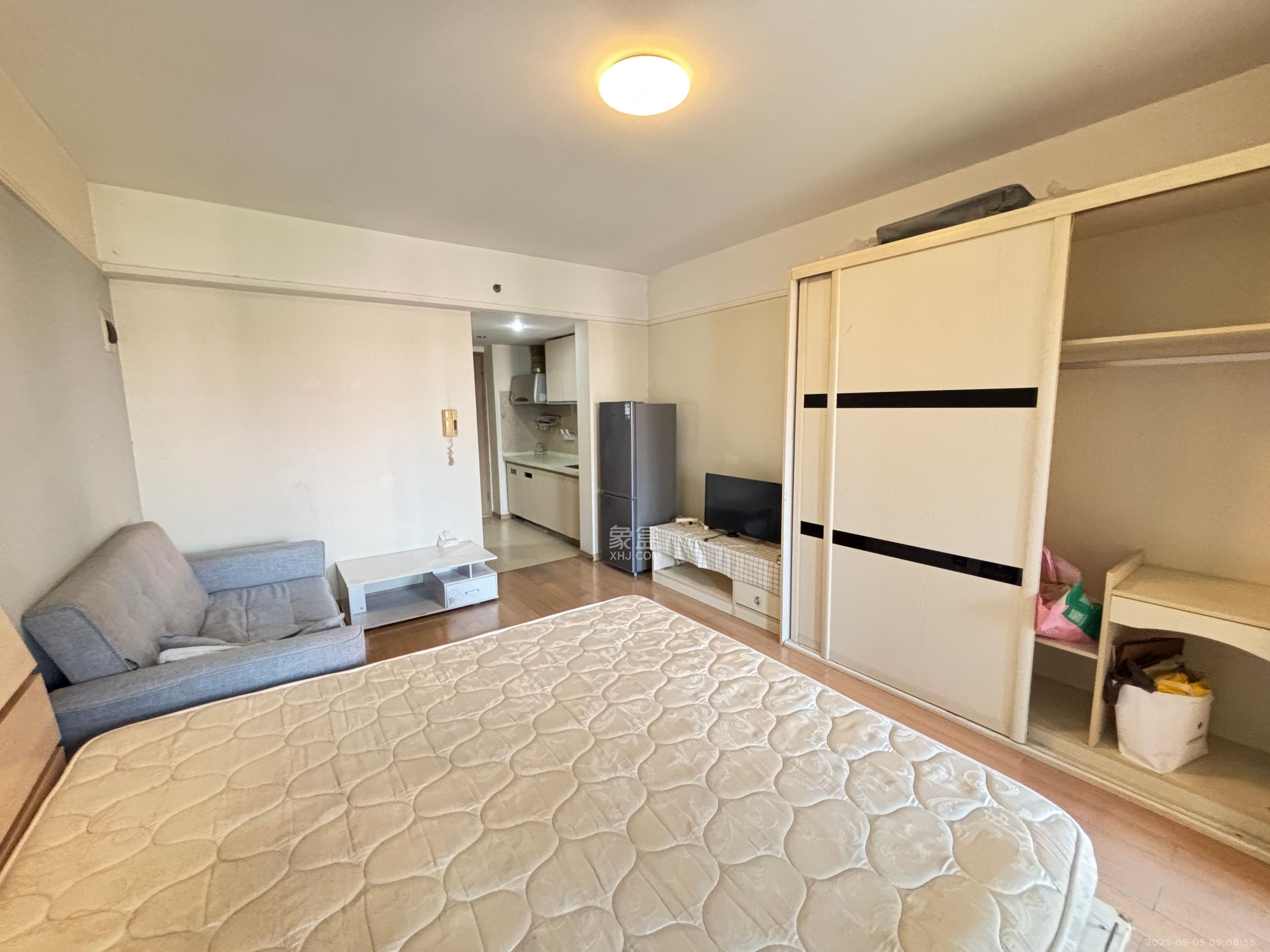 万科金色家园  1室1厅1卫    1400.0元/月 万科金色家园  1室1厅1卫    1400.0元/月室内图