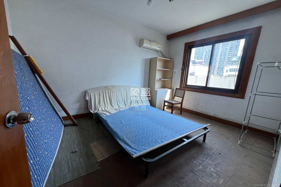 双银花园  3室2厅1卫    1600.0元/月 双银花园  3室2厅1卫    1600.0元/月室内图