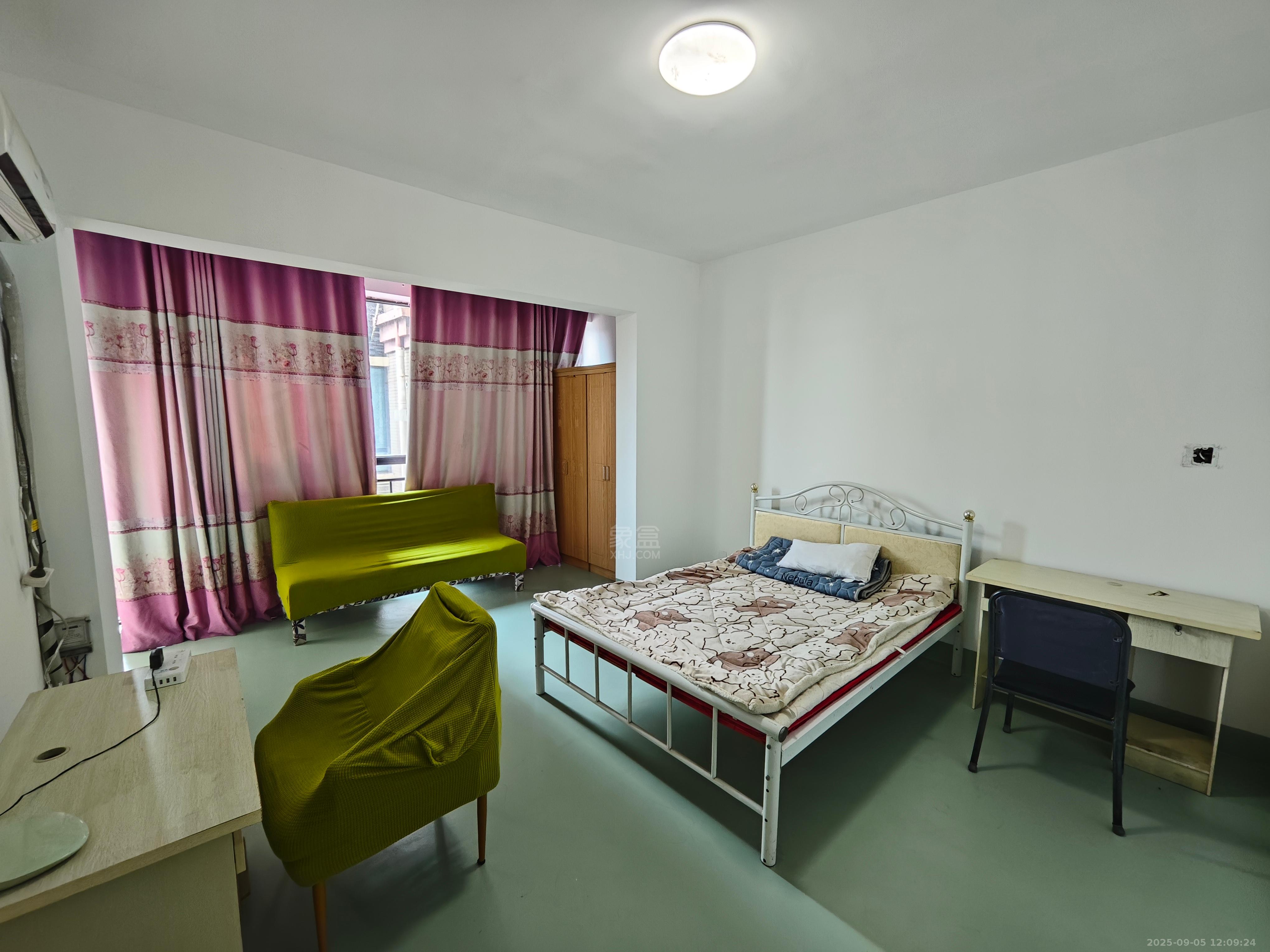 龙腾国际 4室2厅1卫 700.0元/月 龙腾国际 4室2厅1卫 700.0元/月室内图