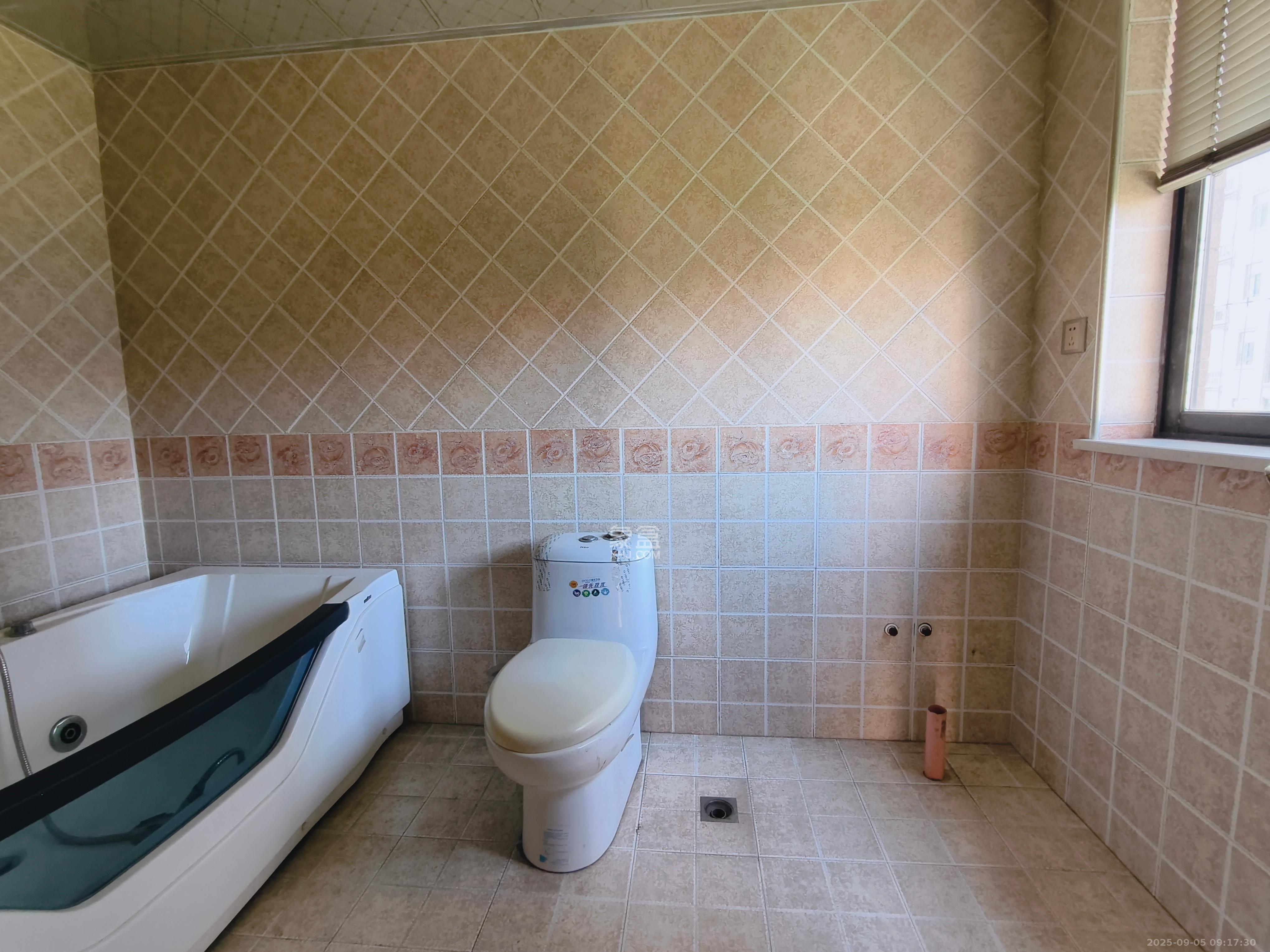 康桥长郡 3室2厅2卫 2400.0元/月 康桥长郡 3室2厅2卫 2400.0元/月室内图