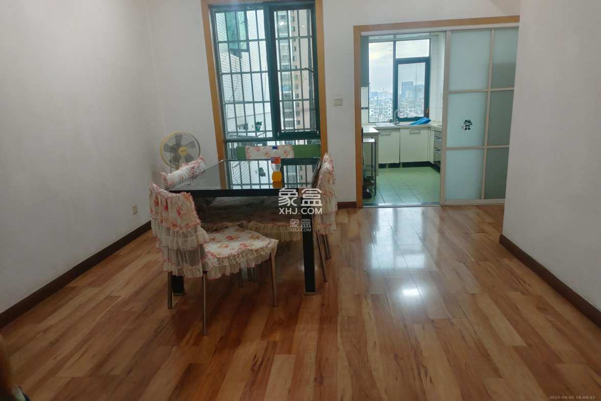 颐美园 3室2厅2卫 3000.0元/月 颐美园 3室2厅2卫 3000.0元/月室内图