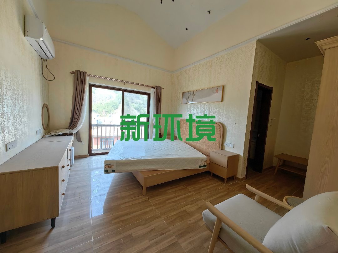 碧桂园  4室2厅2卫   130.00万客厅