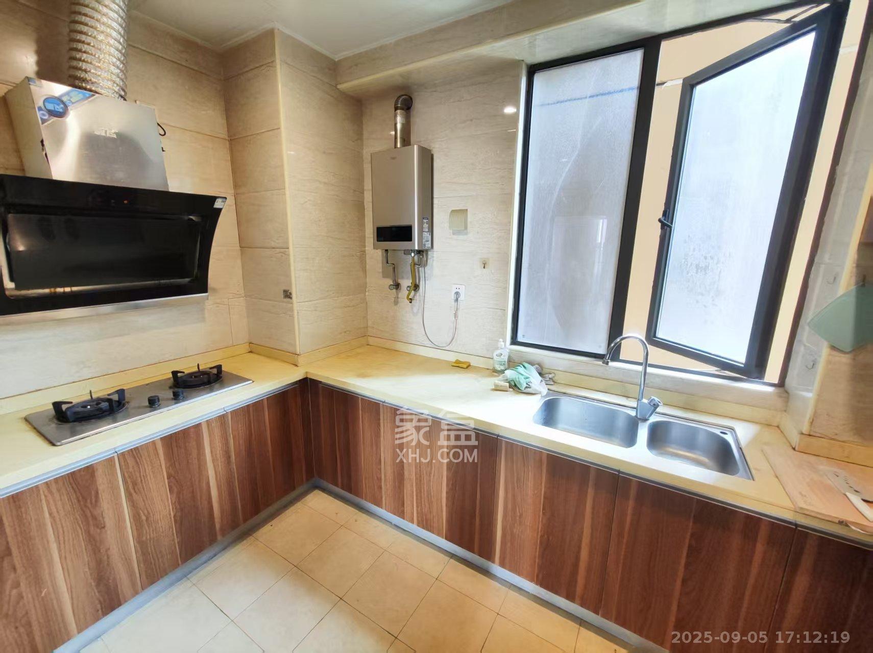 麓谷小镇  3室2厅2卫    2700.0元/月 麓谷小镇  3室2厅2卫    2700.0元/月室内图