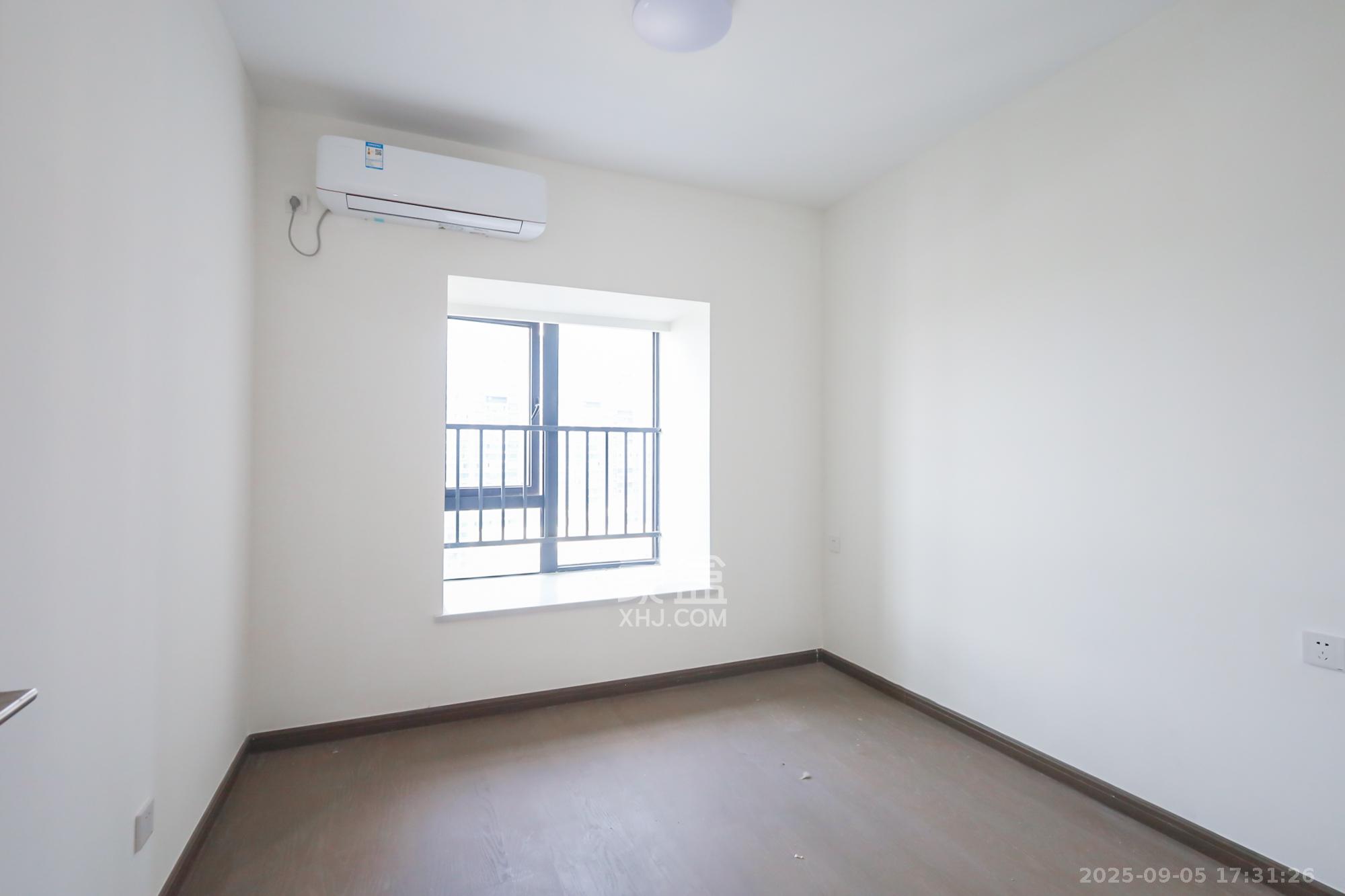 滨江府1913 4室2厅2卫 220.0万 滨江府1913 4室2厅2卫 220.0万卧室