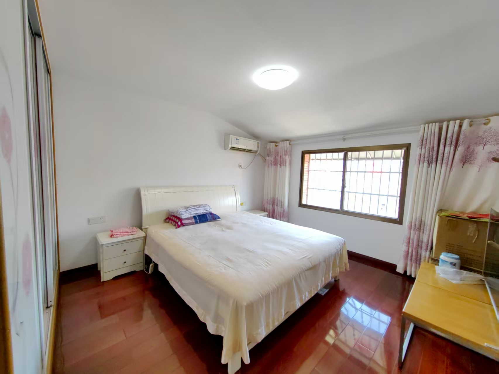 资江新城 8室4厅4卫 56.8万 资江新城 8室4厅4卫 56.8万客厅