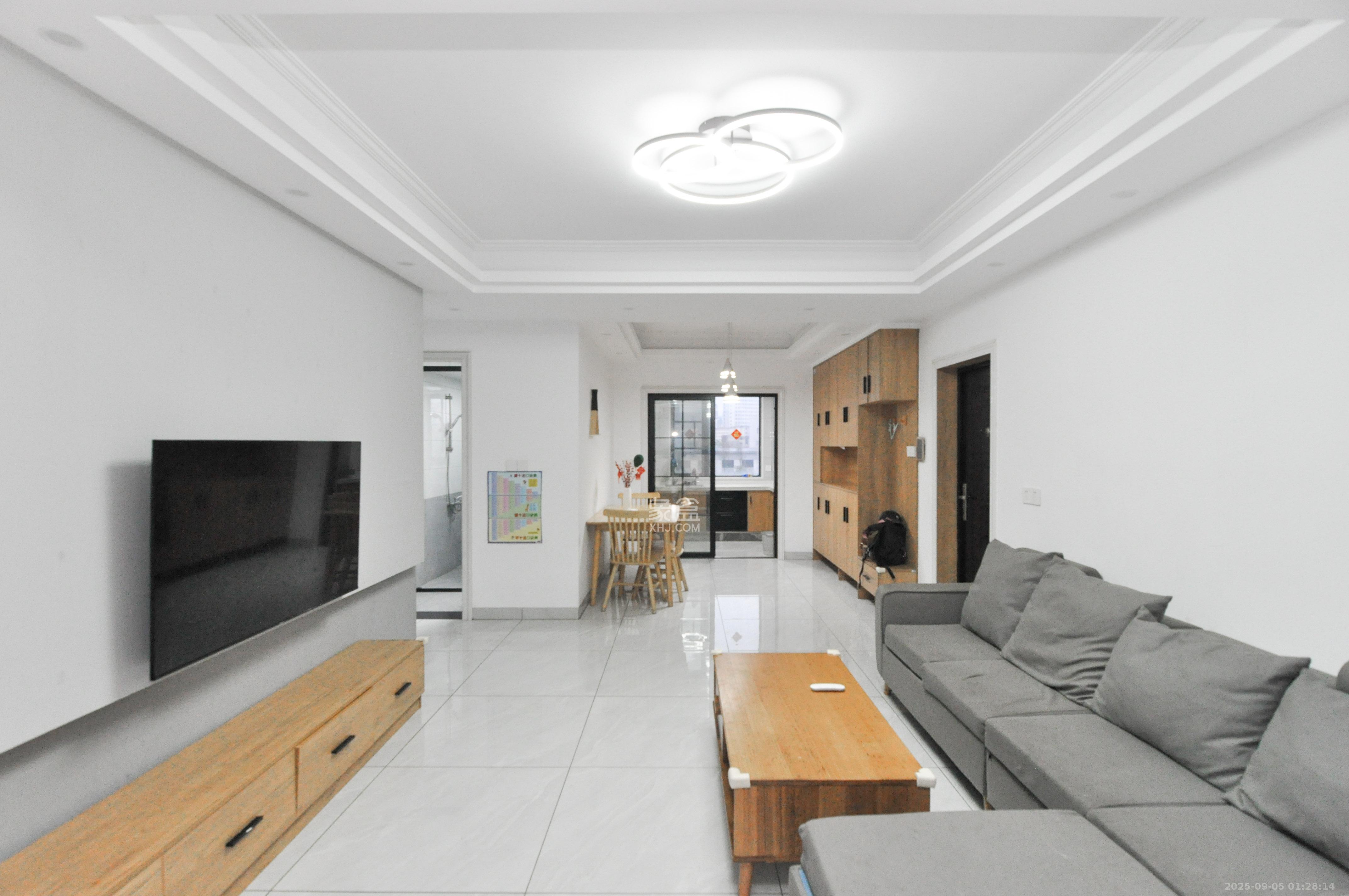 振业城三期 4室2厅2卫 158.0万 振业城三期 4室2厅2卫 158.0万客厅