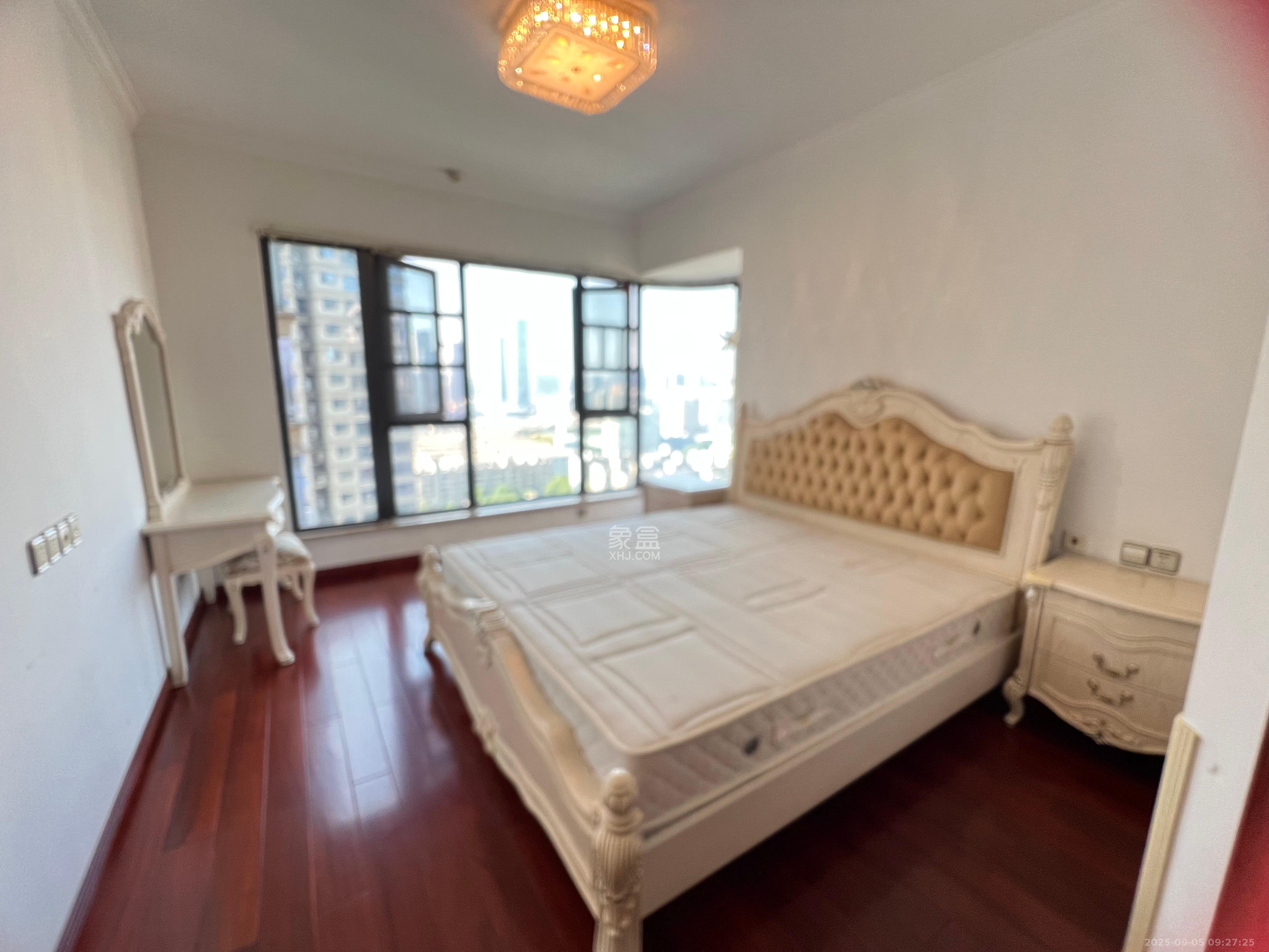 红橡华园(菲莎公馆)  4室2厅1卫    4200.0元/月室内图