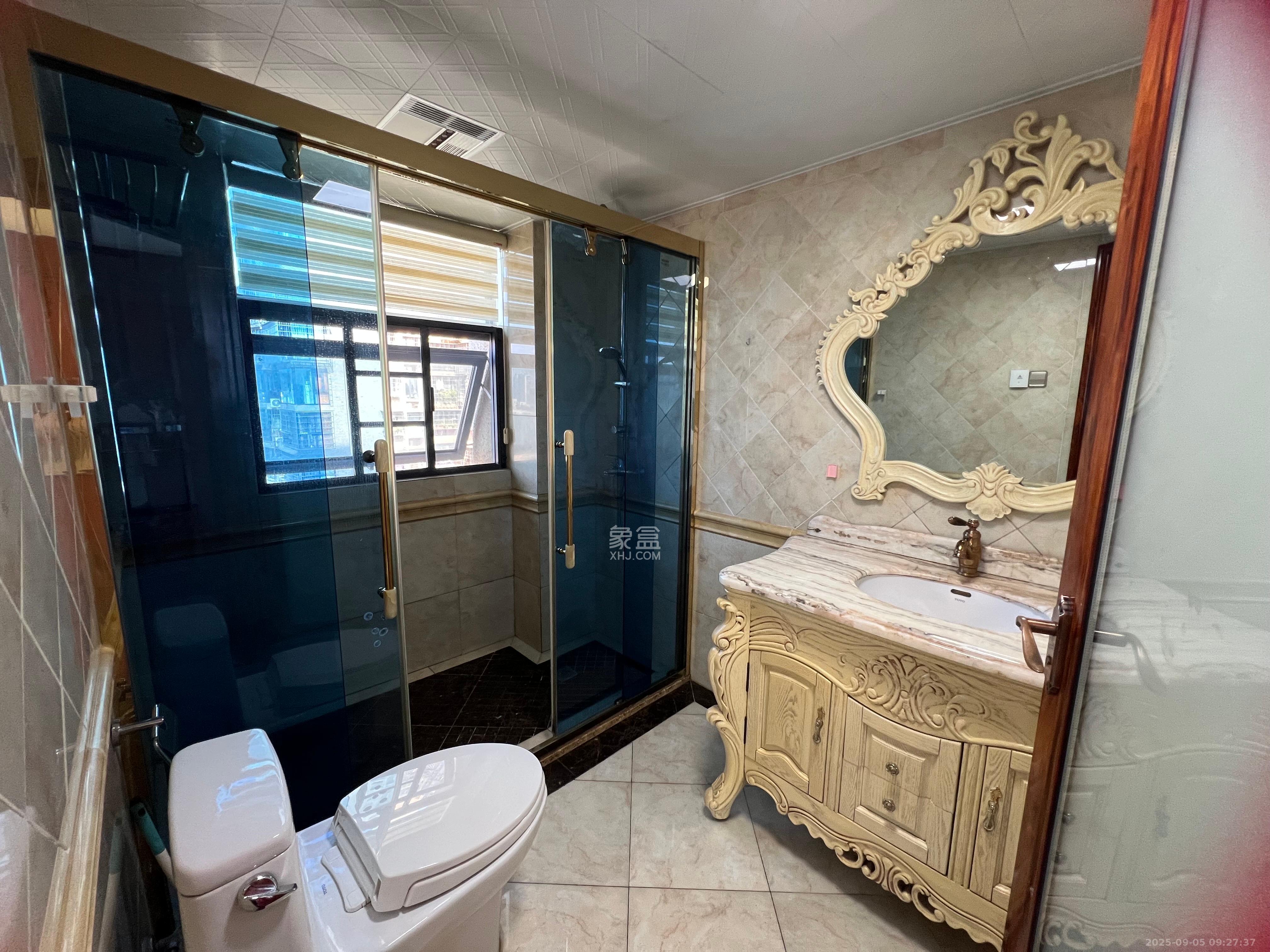 红橡华园(菲莎公馆)  4室2厅1卫    4200.0元/月室内图