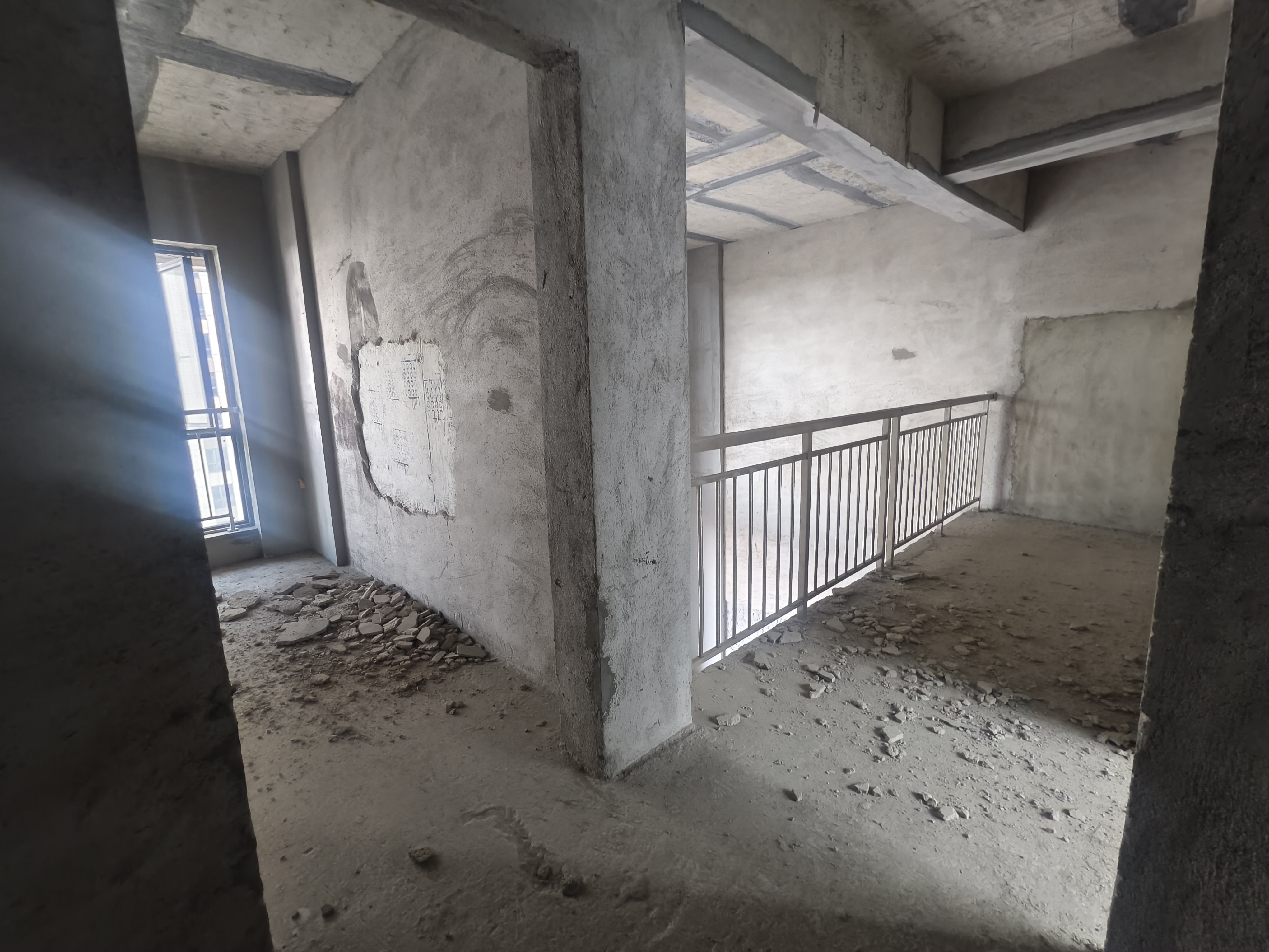 领御一方中心 4室2厅2卫 116.00万 领御一方中心 4室2厅2卫 116.00万客厅