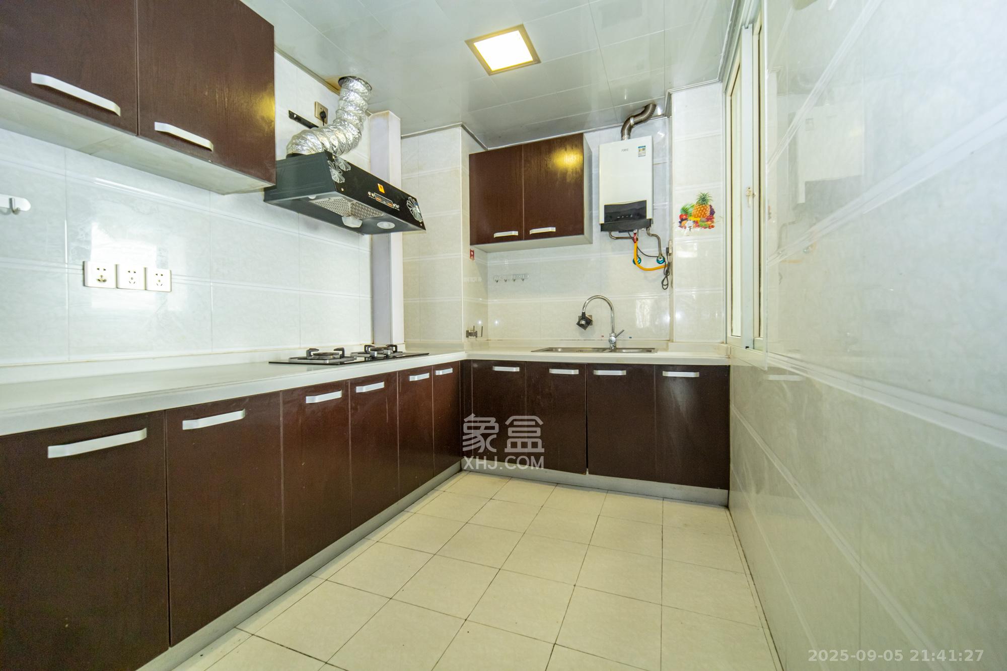 楚天馨苑 2室2厅1卫 55.0万 楚天馨苑 2室2厅1卫 55.0万厨房