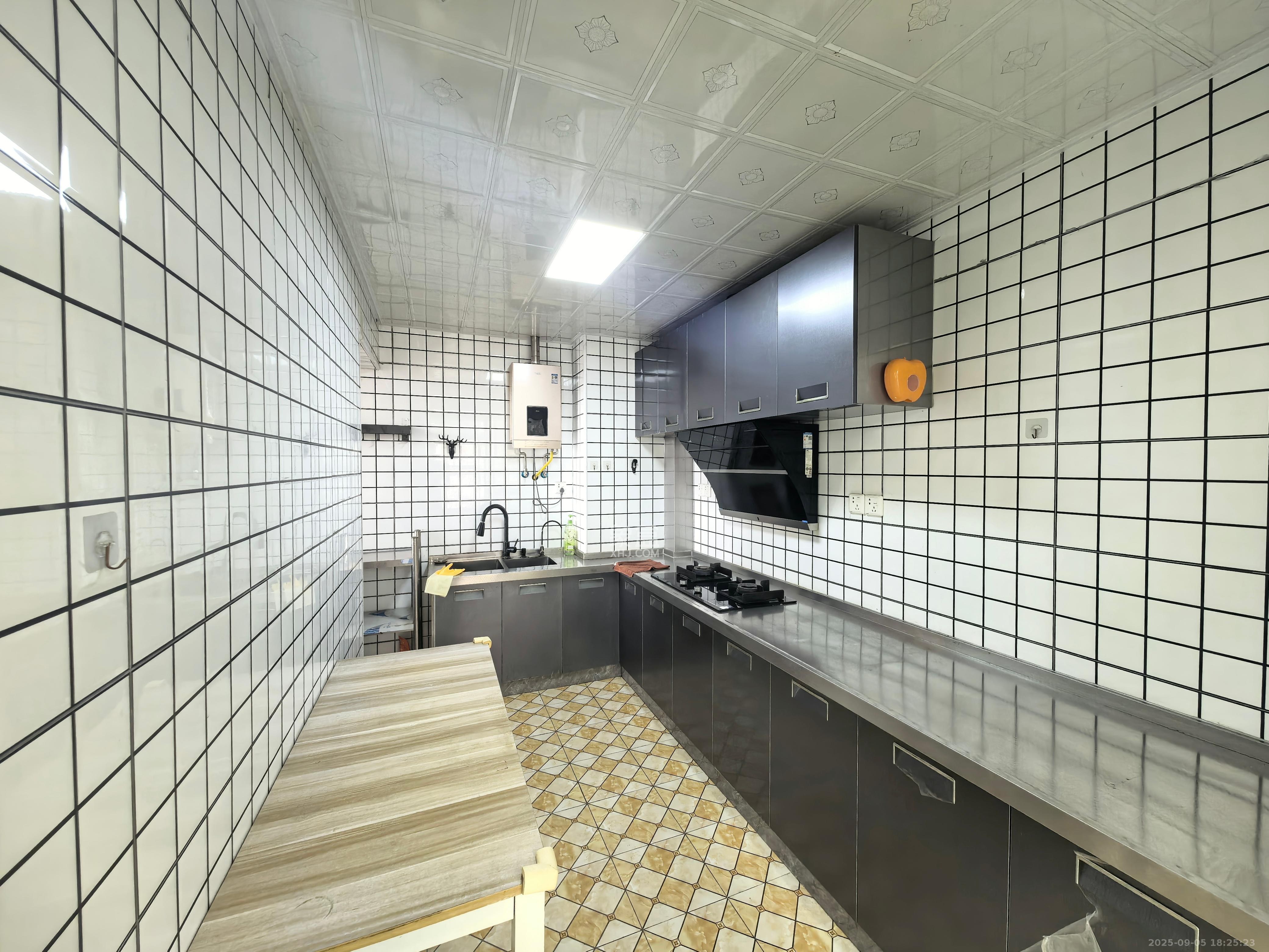 和润园一、二期 3室2厅1卫 2200.0元/月 和润园一、二期 3室2厅1卫 2200.0元/月室内图