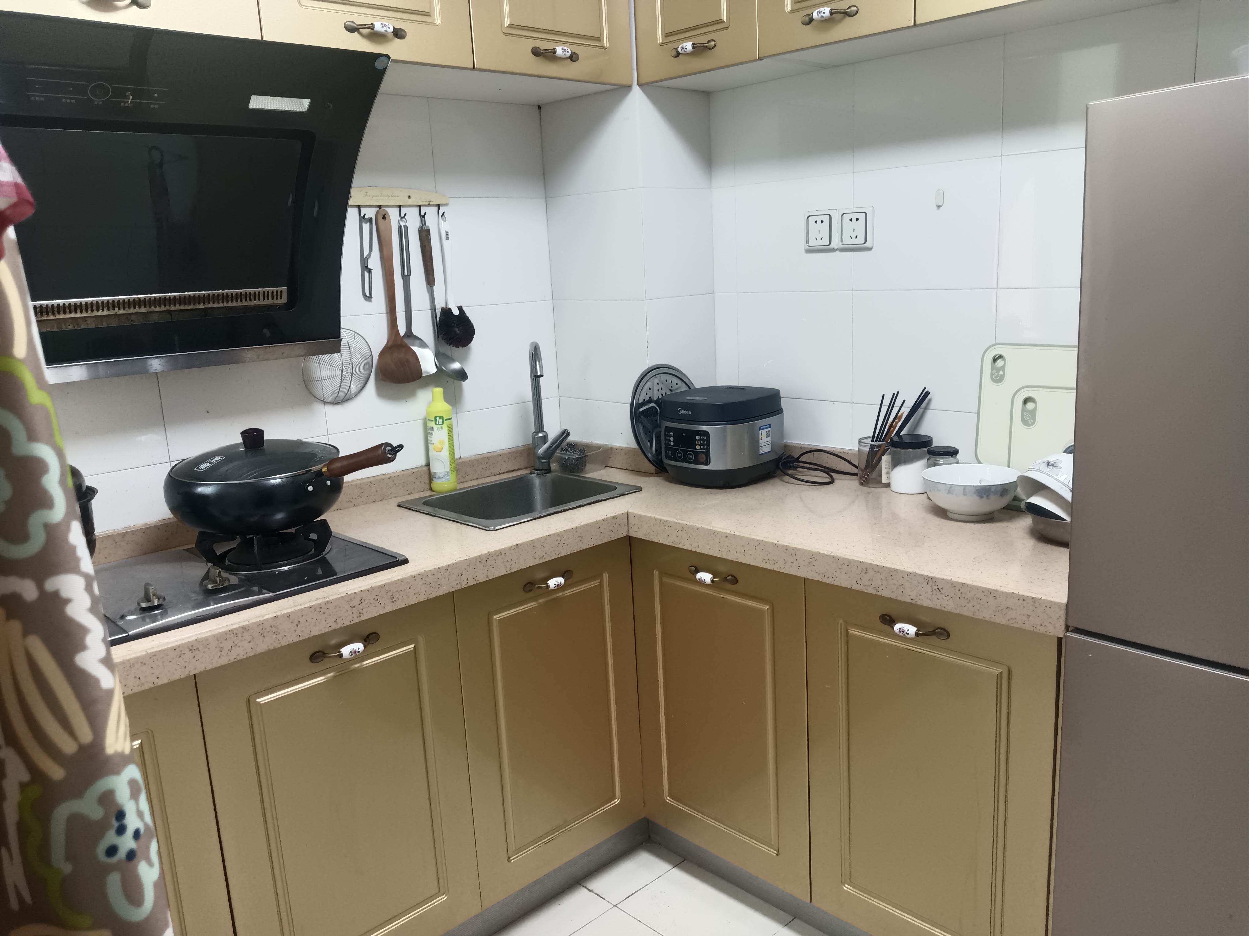 华宝雅苑 1室2厅1卫 2200.0元/月 华宝雅苑 1室2厅1卫 2200.0元/月室内图