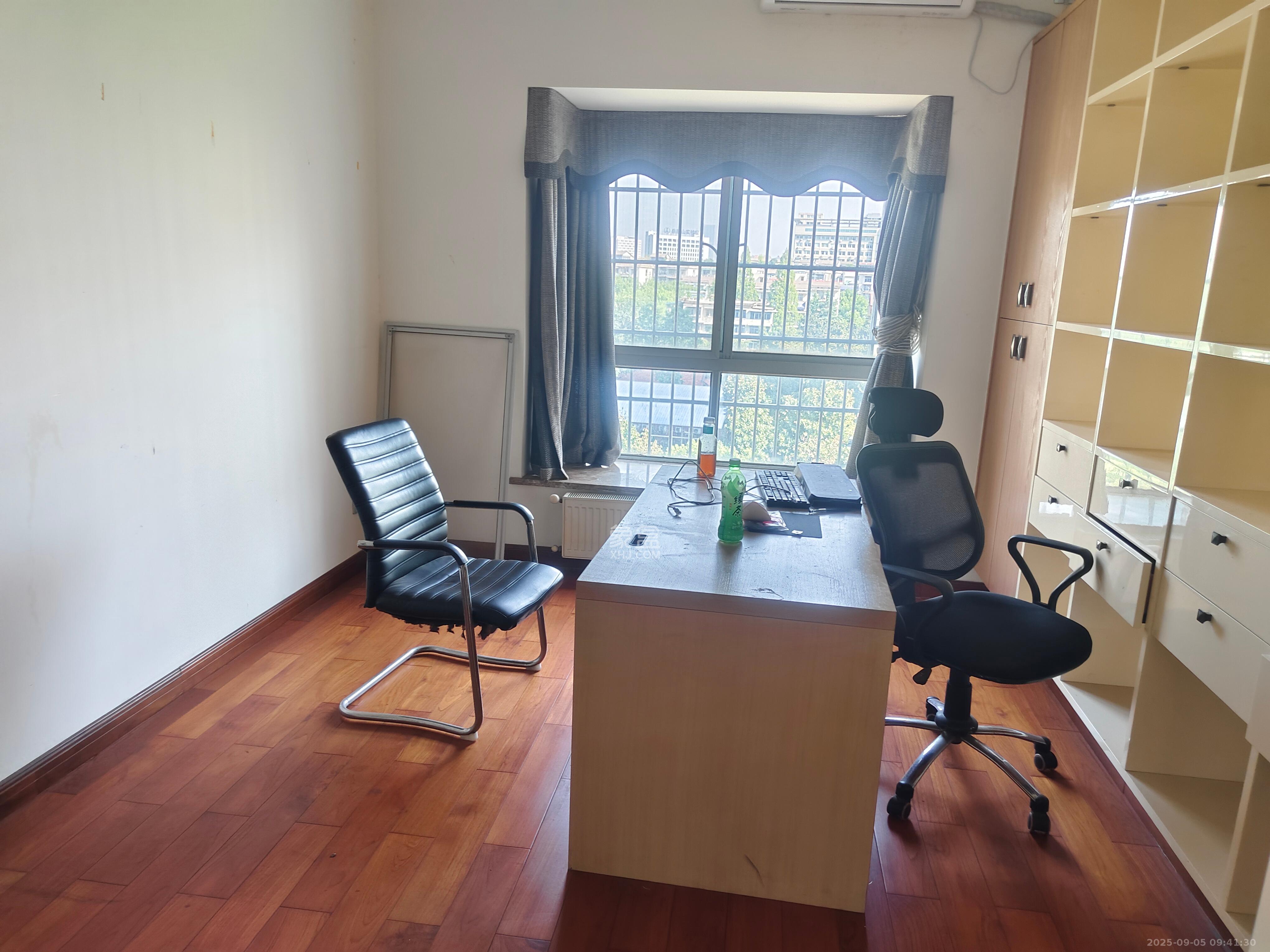 湘林家园(湘林小区电梯房) 4室2厅2卫 3600.0元/月 湘林家园(湘林小区电梯房) 4室2厅2卫 3600.0元/月室内图