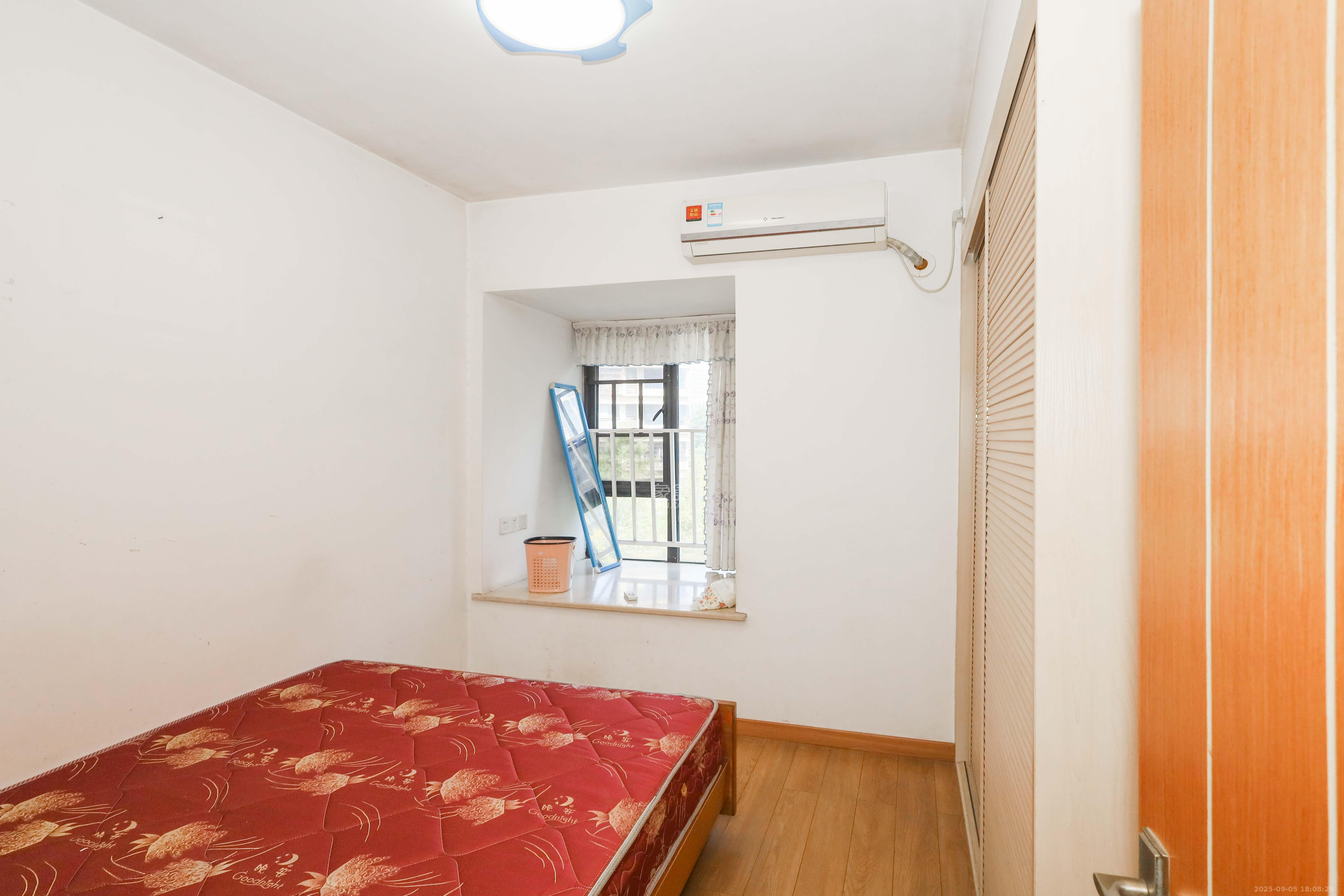 保利麓谷林语A区  3室2厅1卫    88.8万卧室