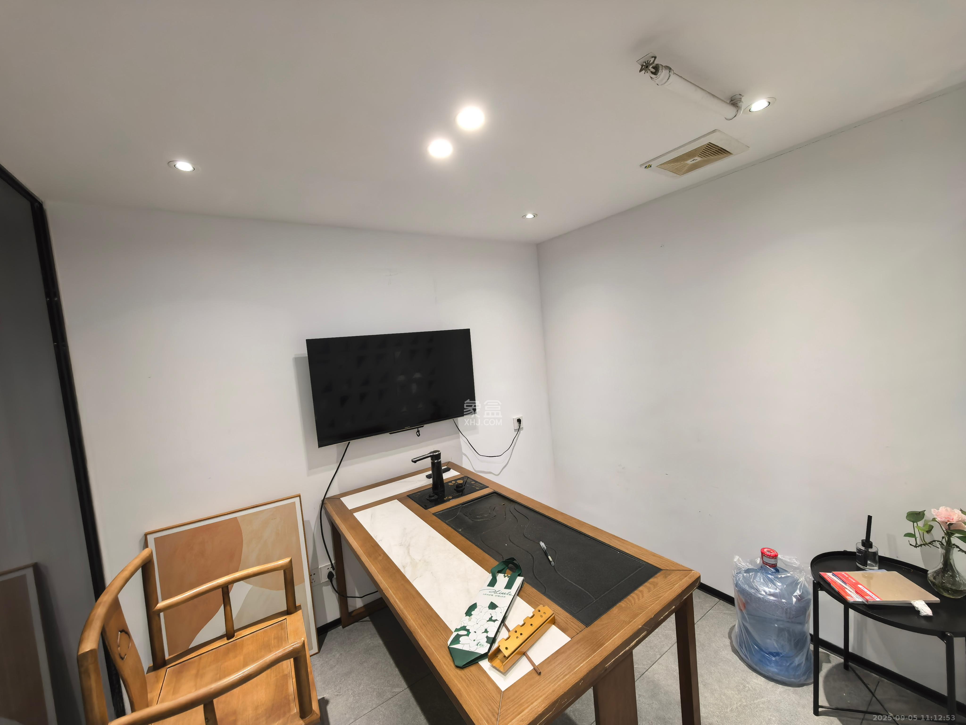 蓝湾国际广场 5室0厅0卫 4000.0元/月 蓝湾国际广场 5室0厅0卫 4000.0元/月室内图