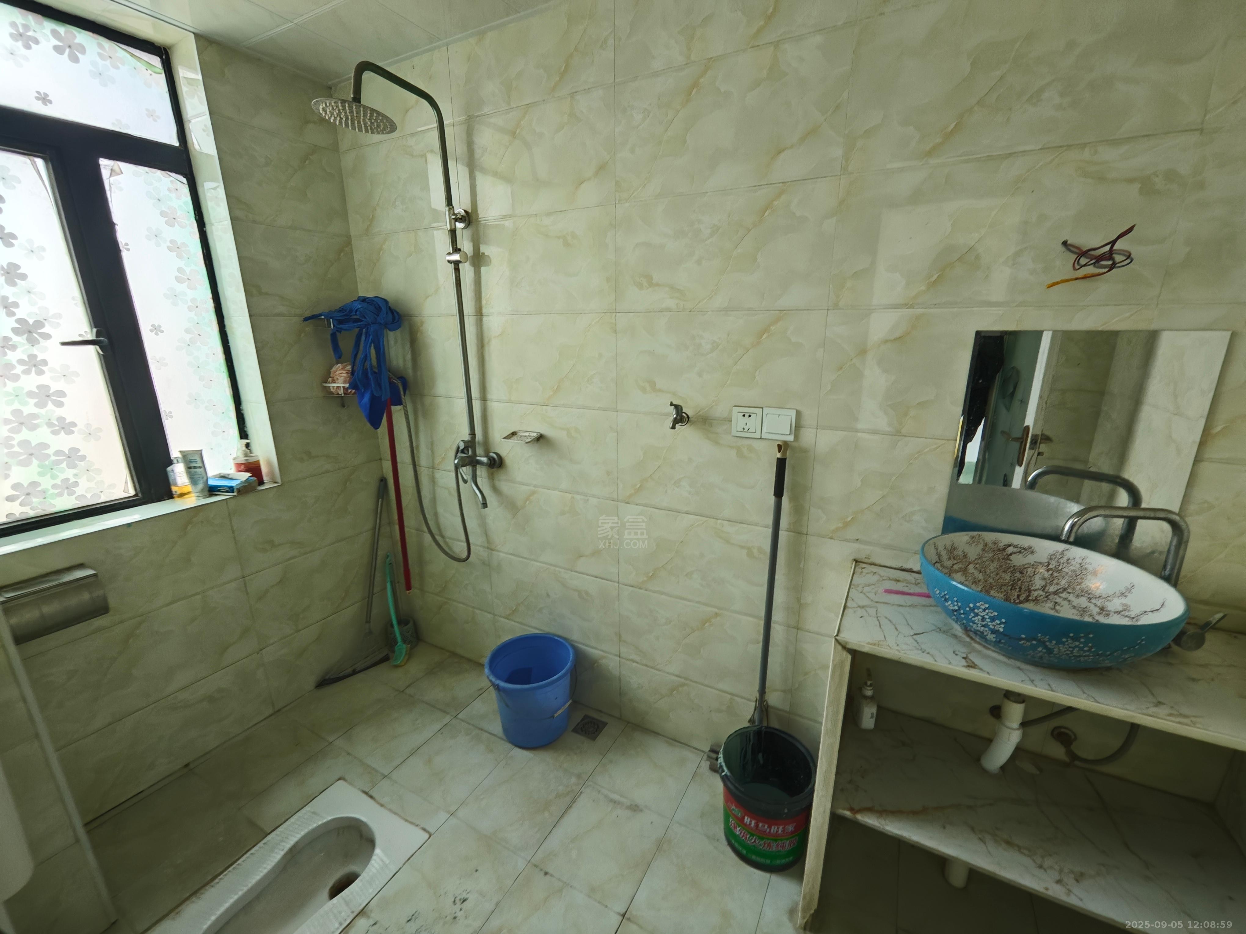 龙腾国际 4室2厅1卫 700.0元/月 龙腾国际 4室2厅1卫 700.0元/月室内图