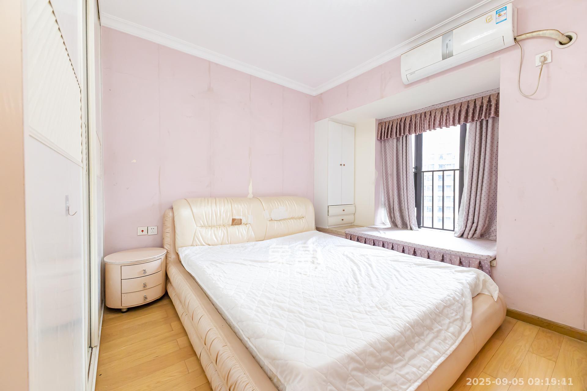 时代倾城一期  3室2厅2卫    2200.0元/月 时代倾城一期  3室2厅2卫    2200.0元/月室内图