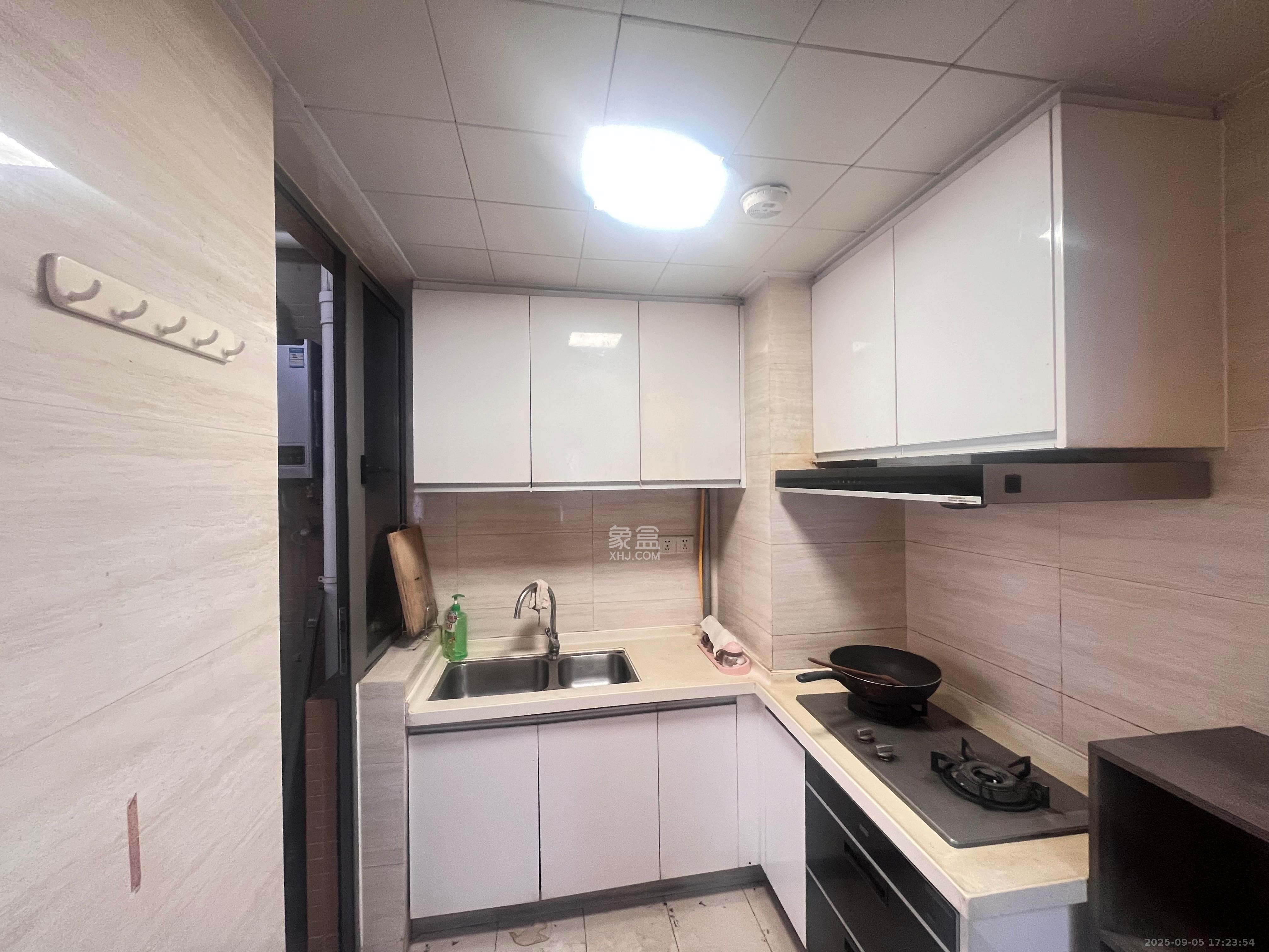 珠江郦城薰衣道  3室2厅1卫    2100.0元/月室内图