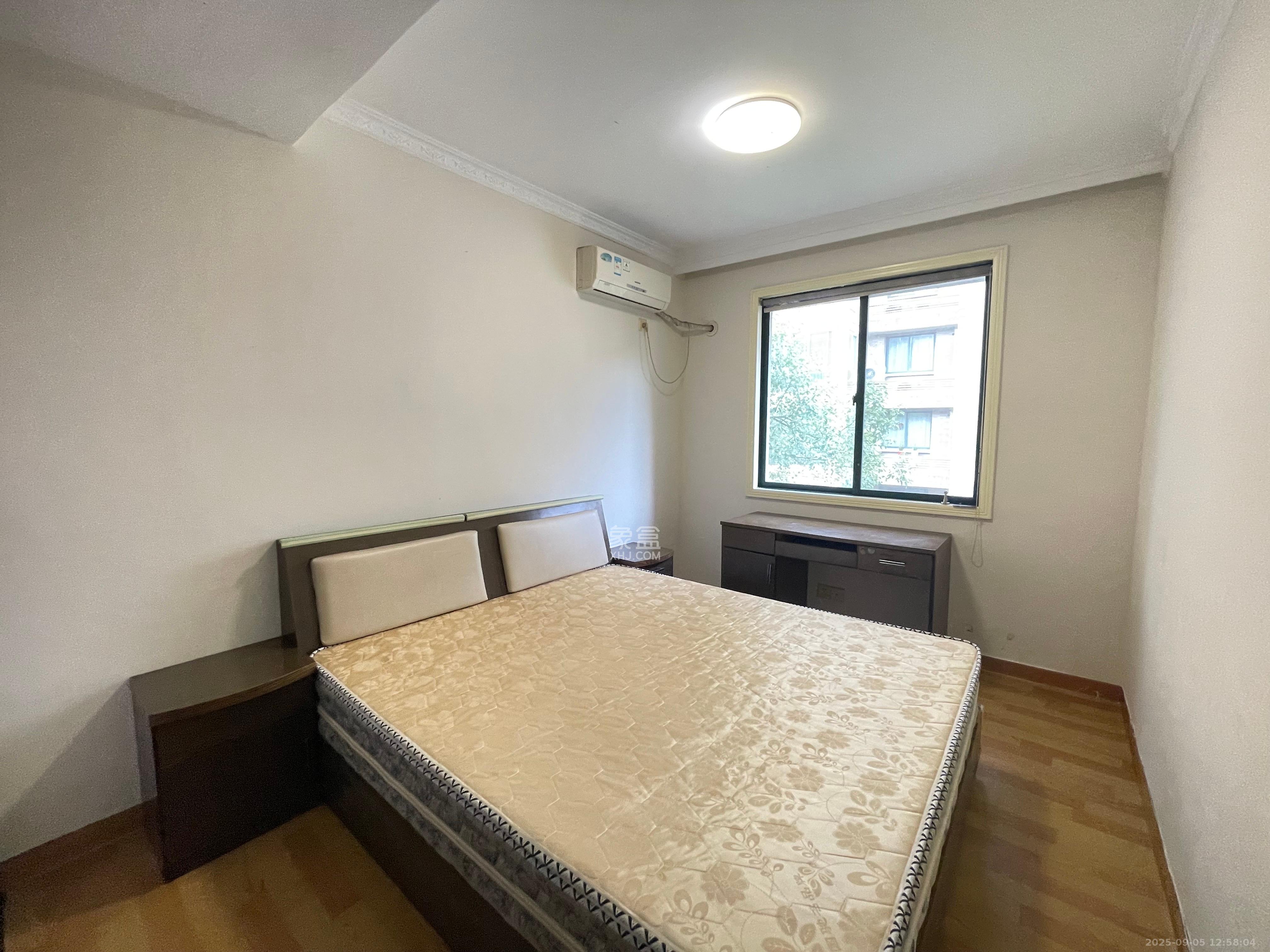 星城世家  3室2厅2卫   3500.00元/月室内图
