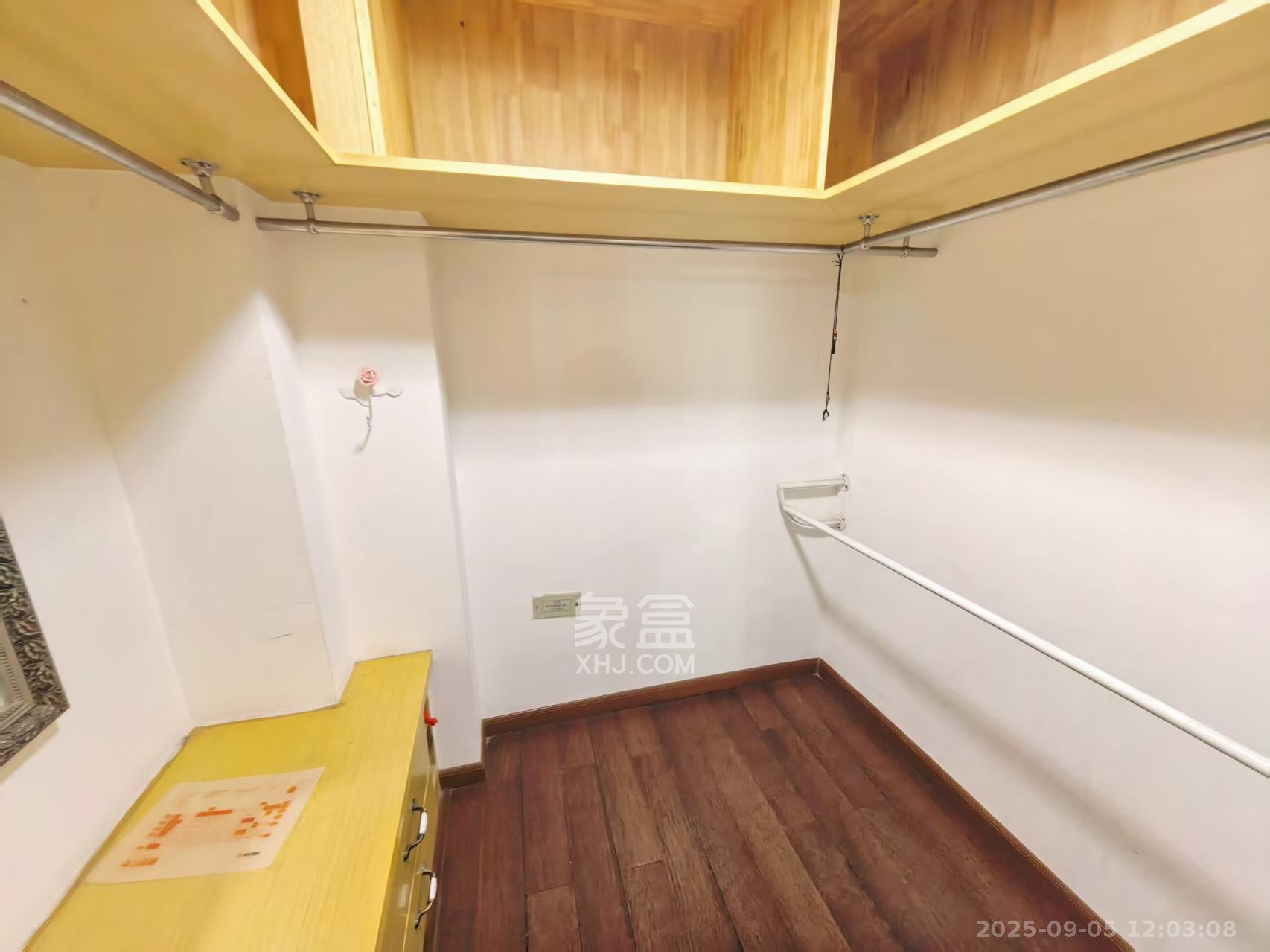 中城丽景香山园  3室2厅1卫    3200.0元/月 中城丽景香山园  3室2厅1卫    3200.0元/月室内图