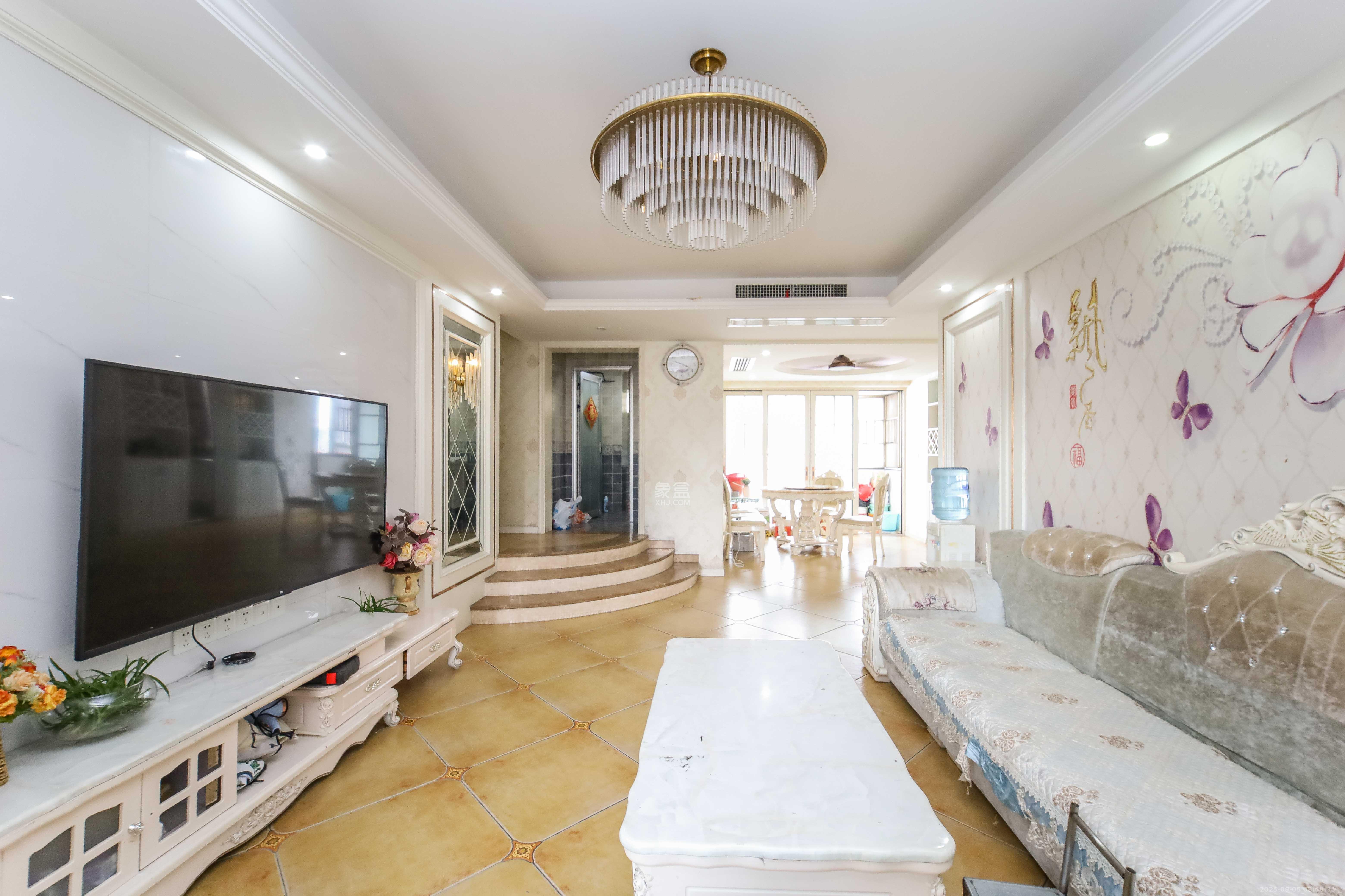 蔚蓝天空  4室2厅2卫    4000.0元/月 蔚蓝天空  4室2厅2卫    4000.0元/月