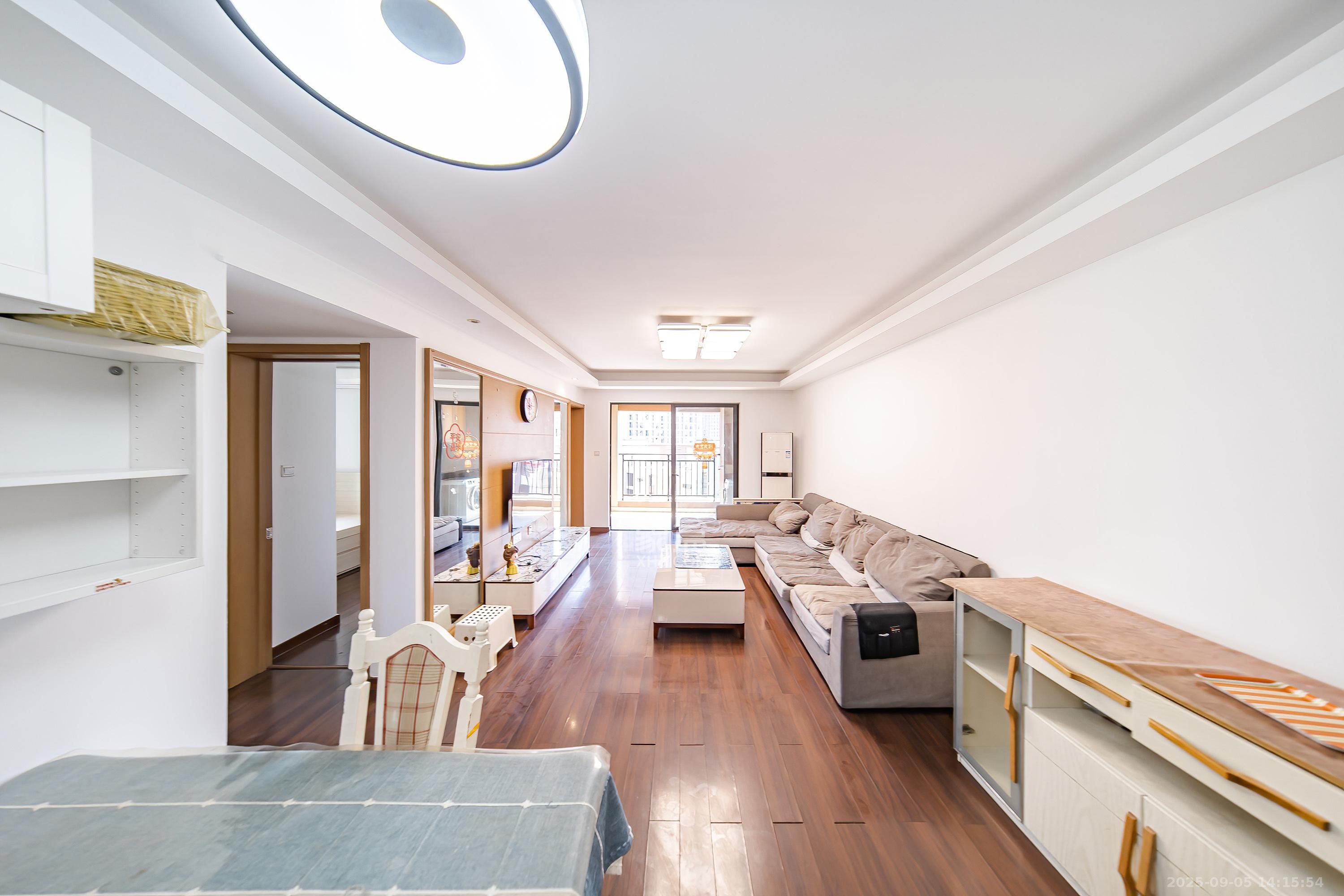 万科白鹭郡 3室2厅1卫 105.0万 万科白鹭郡 3室2厅1卫 105.0万客厅