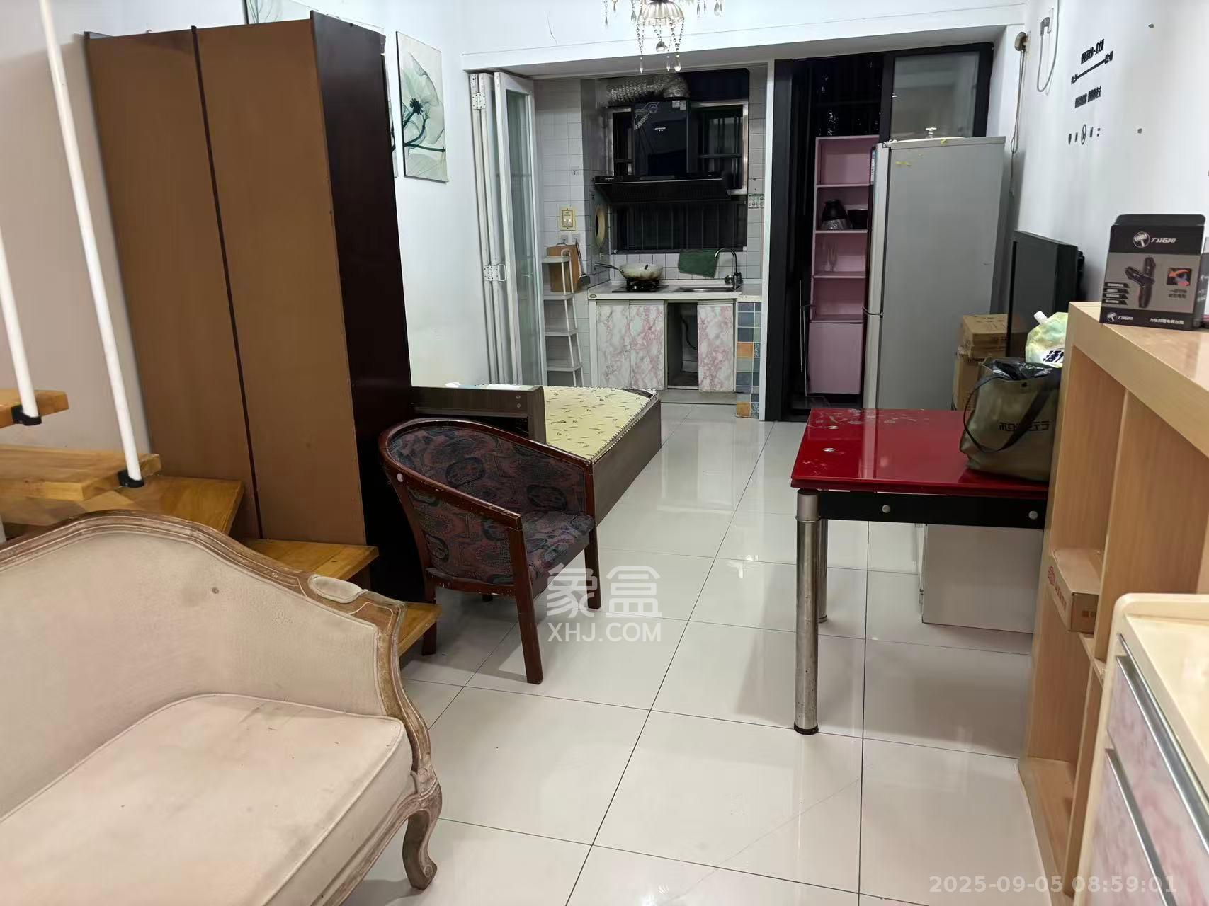 华润凤凰城一期  1室1厅1卫    1300.0元/月 华润凤凰城一期  1室1厅1卫    1300.0元/月室内图