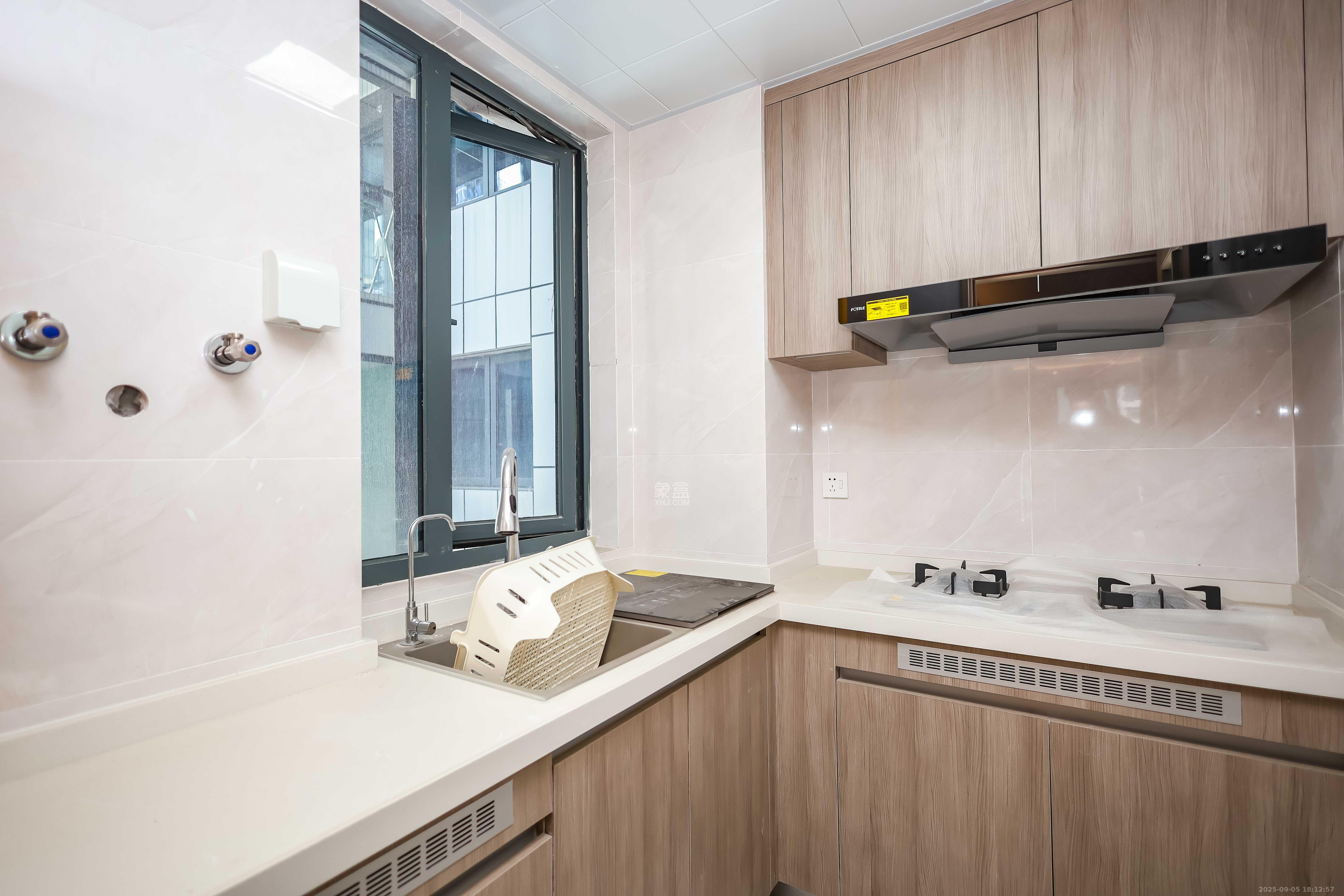 清控湖山雅居南区  3室2厅2卫    88.0万 清控湖山雅居南区  3室2厅2卫    88.0万厨房