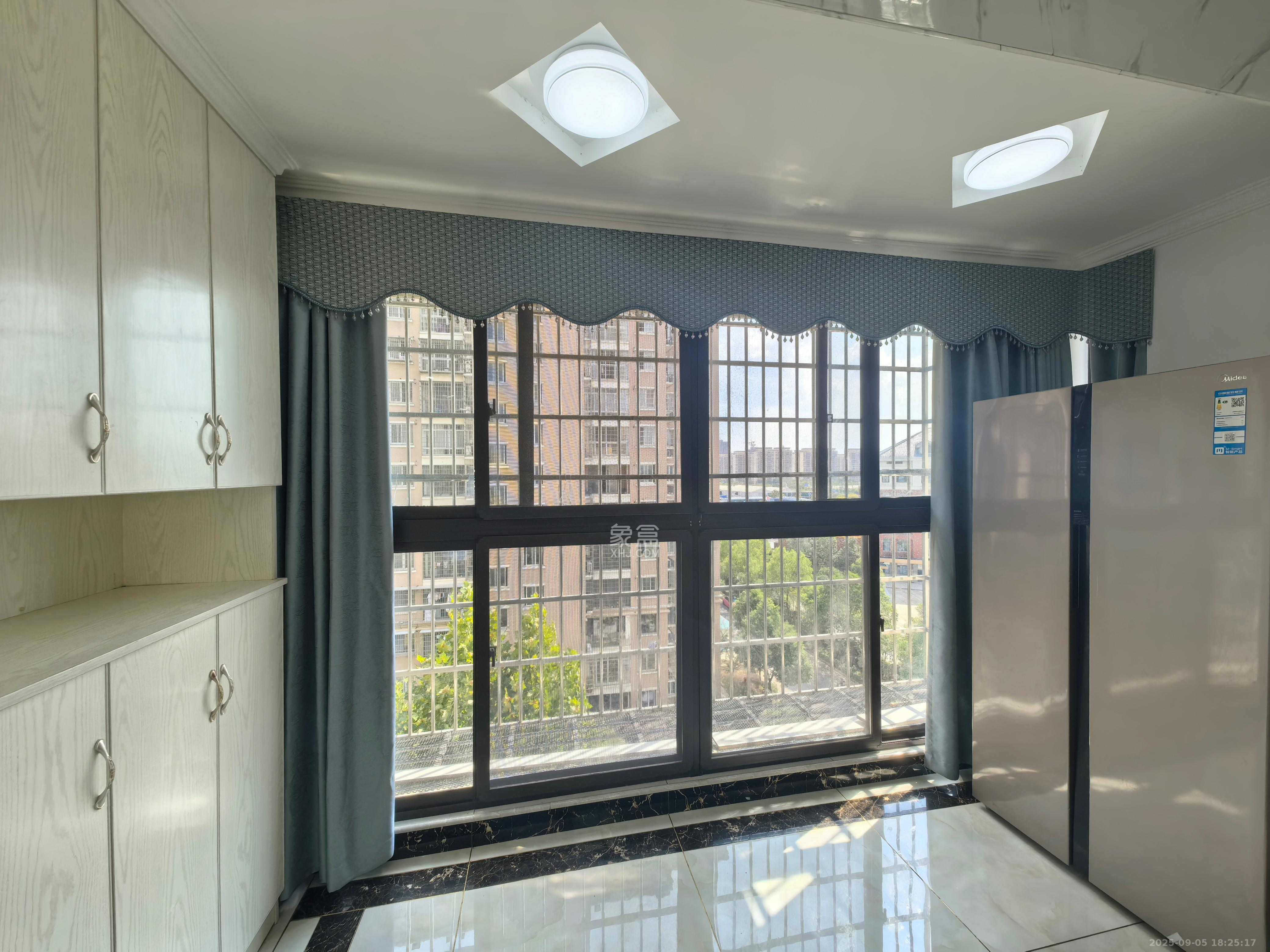 和润园一、二期 3室2厅1卫 2200.0元/月 和润园一、二期 3室2厅1卫 2200.0元/月室内图