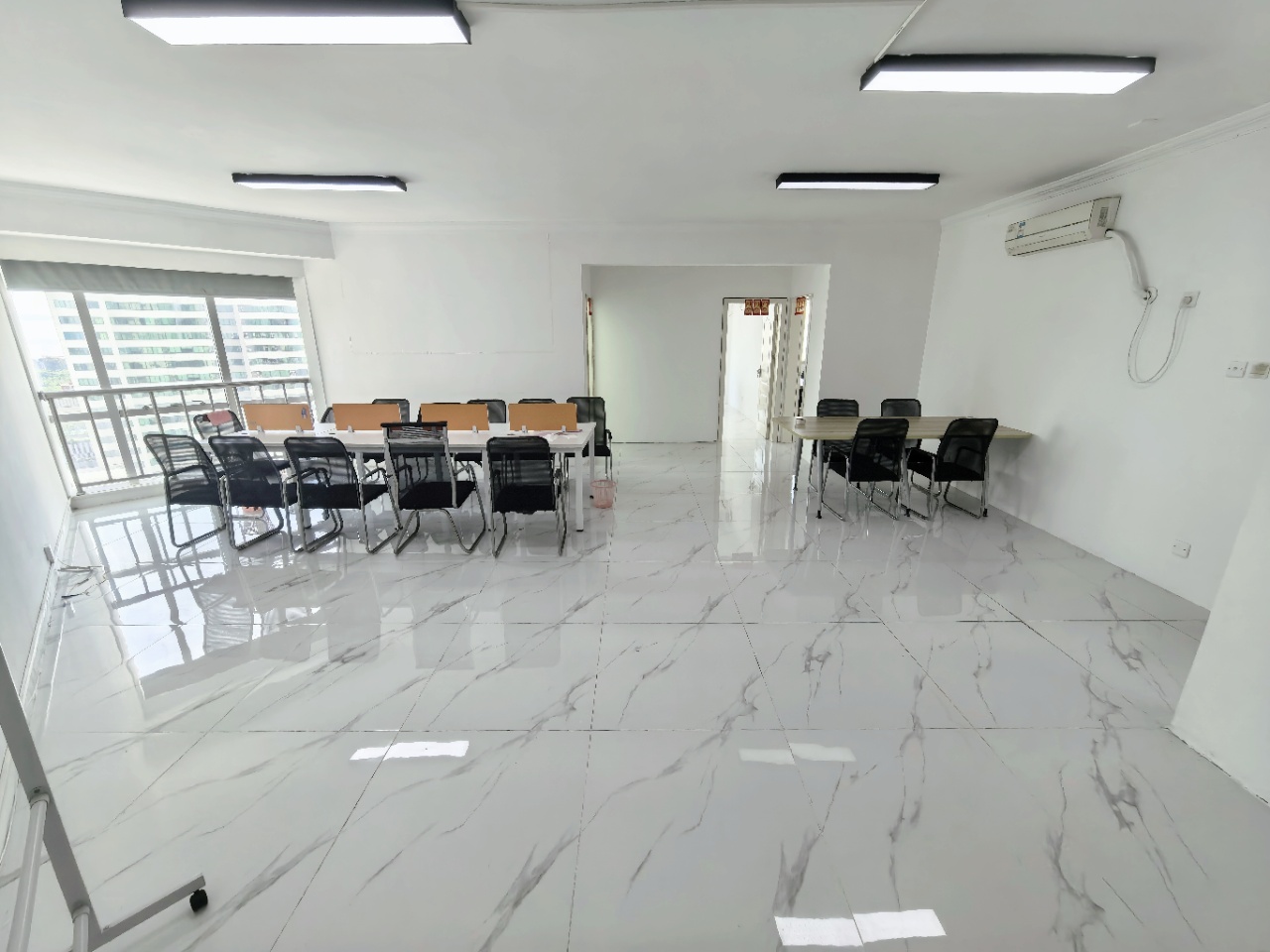 深发展大厦  3室2厅2卫    3000.0元/月 深发展大厦  3室2厅2卫    3000.0元/月室内图